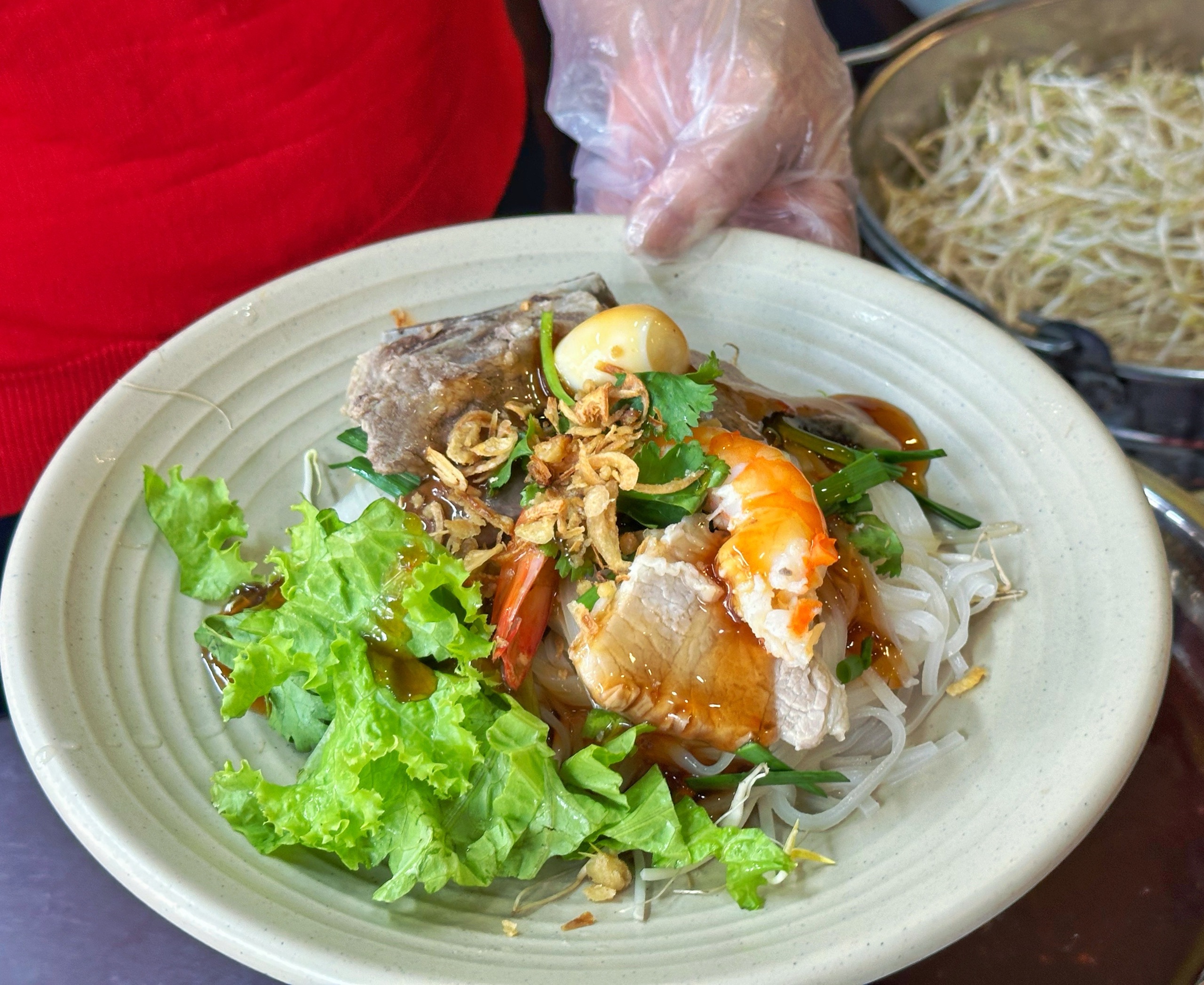 Hủ tiếu Sa Đ&eacute;c ngay trung t&acirc;m TP.HCM: D&igrave; Năm bỏ cơ nghiệp 30 năm l&ecirc;n phố - Ảnh 1.