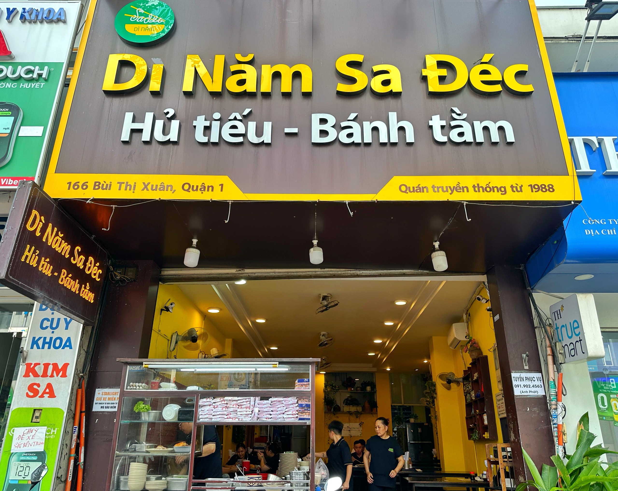 Hủ tiếu Sa Đ&eacute;c ngay trung t&acirc;m TP.HCM: D&igrave; Năm bỏ cơ nghiệp 30 năm l&ecirc;n phố - Ảnh 4.