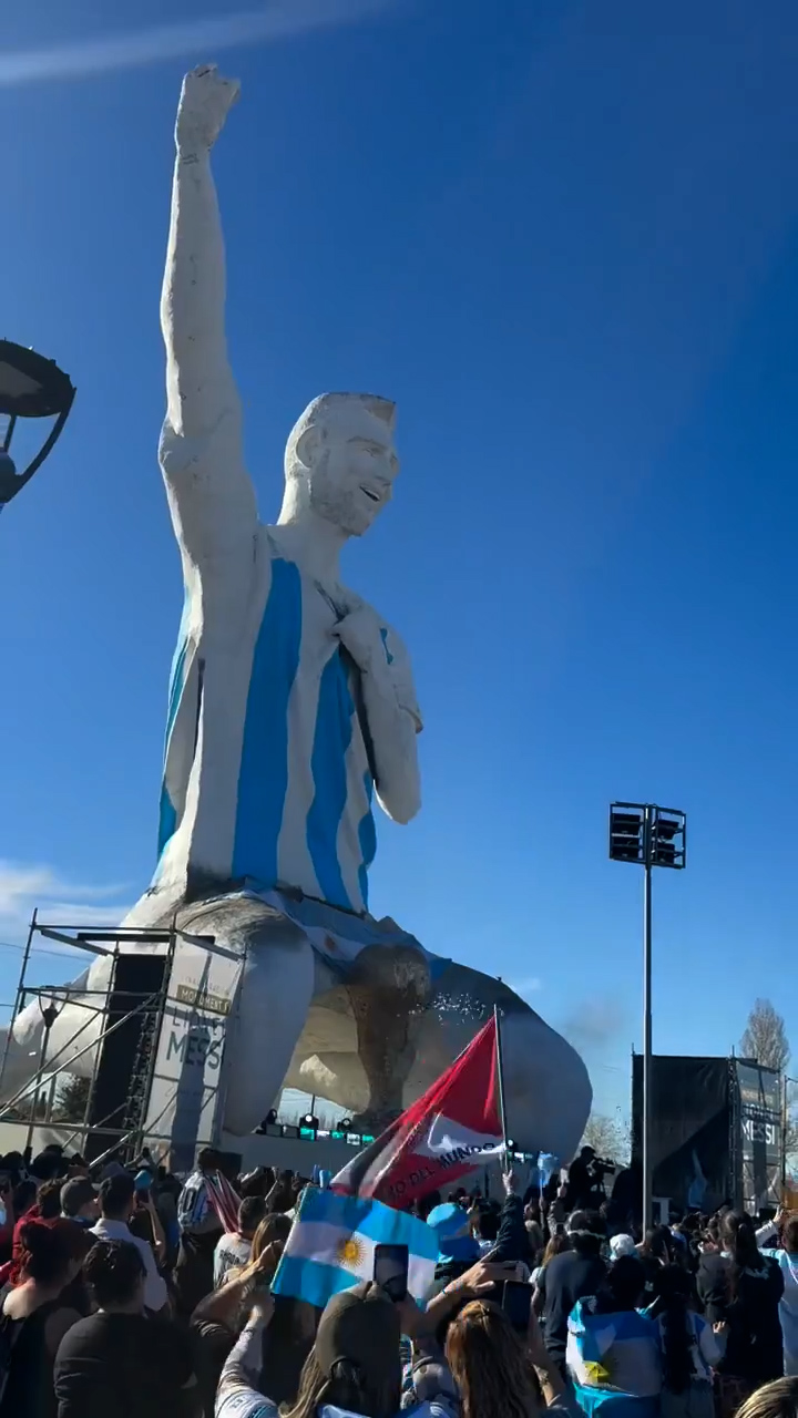 CĐV Brazil 'yểm bùa' Messi ở Mỹ, CĐV Argentina ngay lập tức tìm cách hóa giải - Ảnh 2.