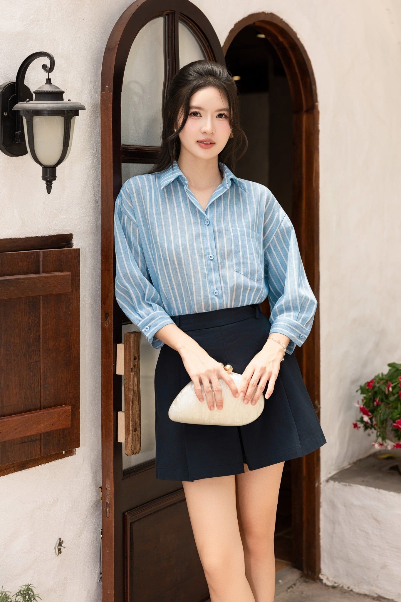 Tuyệt chiêu phối đồ công sở mùa hè: Vừa mát lịm vừa thanh lịch chuẩn mực- Ảnh 4. Tuyệt chiêu phối đồ công sở mùa hè: Vừa mát lịm vừa thanh lịch chuẩn mực- Ảnh 4.
