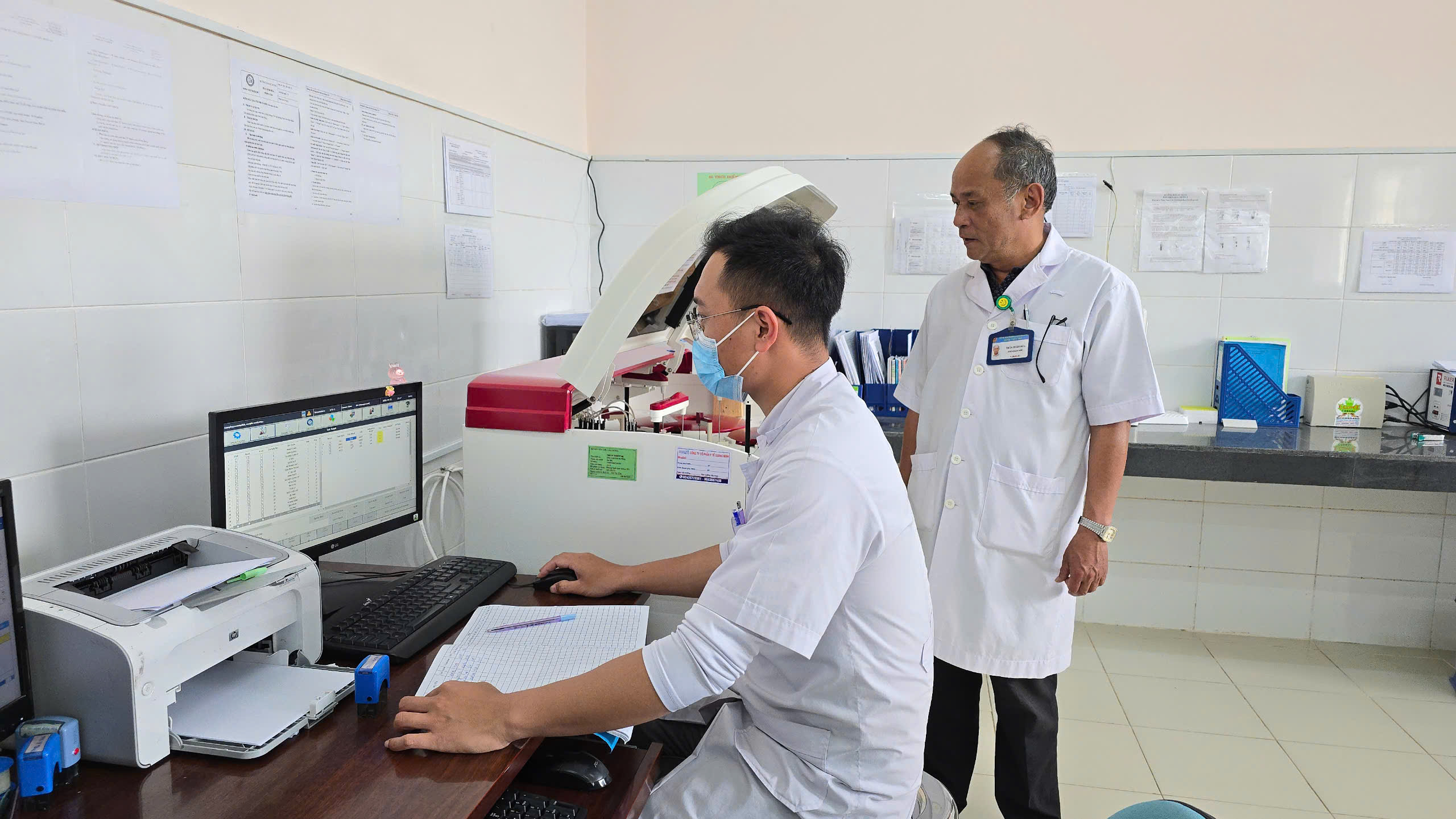 Vì sao Sở Y tế Lâm Đồng tạm dừng tuyển dụng 738 chỉ tiêu viên chức? - Ảnh 2.