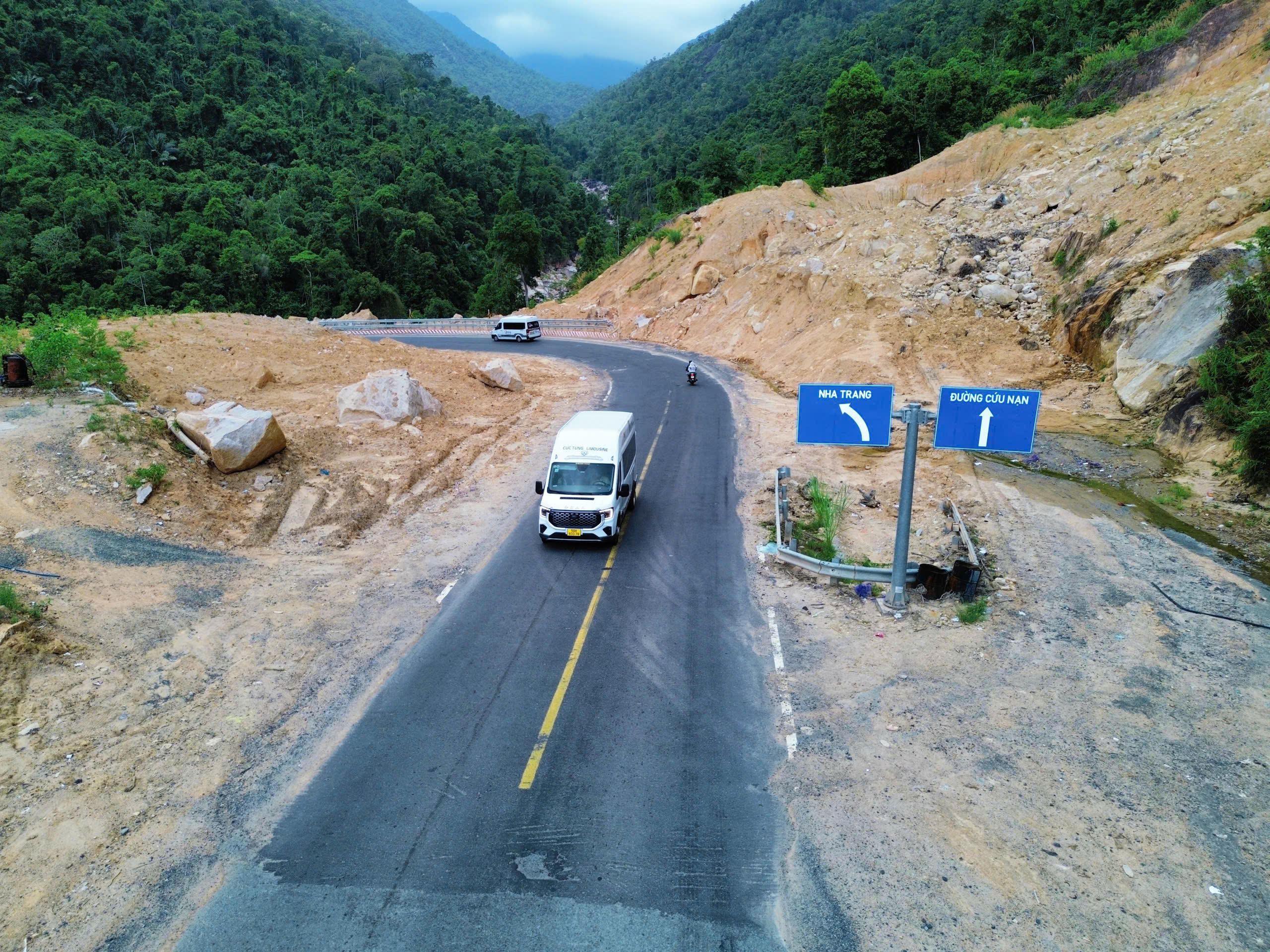 Khẩn trương khắc phục đ&egrave;o Kh&aacute;nh L&ecirc; tr&ecirc;n tuyến Nha Trang - Đ&agrave; Lạt- Ảnh 4.