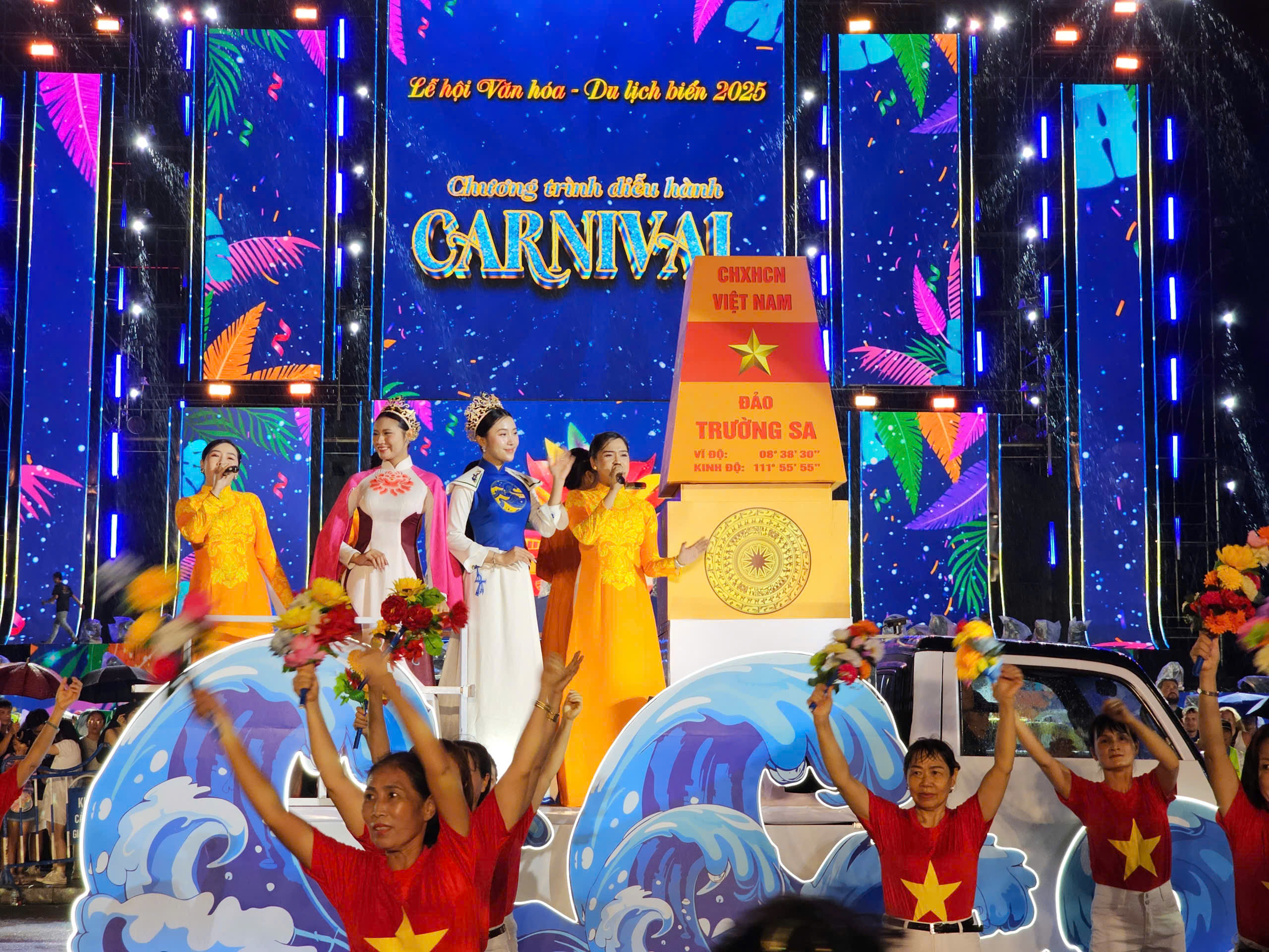 Festival Biển Kh&aacute;nh H&ograve;a 2026: Lần đầu xuất hiện 9 s&acirc;n khấu di động tr&ecirc;n xe hoa- Ảnh 2.