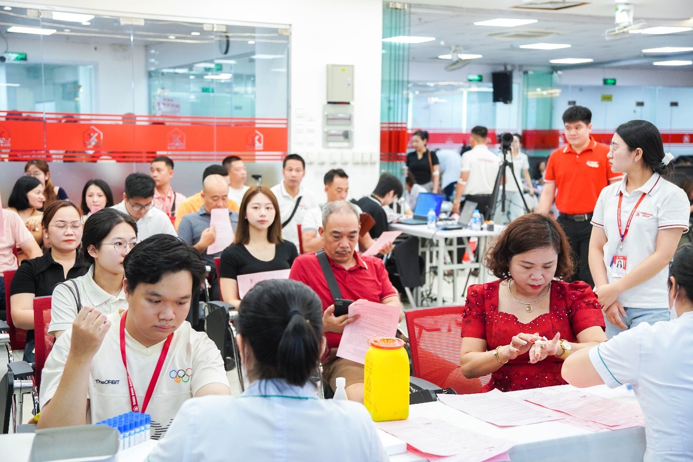 Thiên Khôi Group tiếp nhận 1.335 đơn vị máu từ Hành trình Đỏ 2026 3 Thiên Khôi Group tiếp nhận 1.335 đơn vị máu từ Hành trình Đỏ 2026 - Ảnh 3.