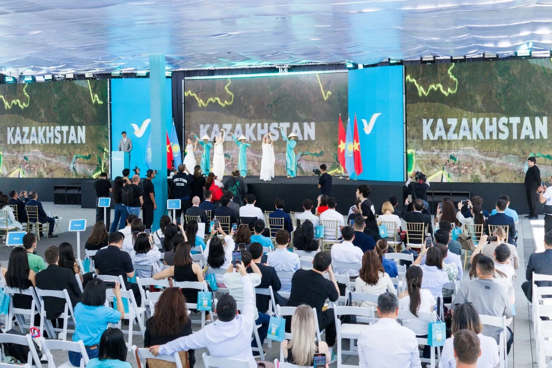 Green SM chính thức ra mắt dịch vụ gọi xe thuần điện tại Kazakhstan- Ảnh 1. Green SM chính thức ra mắt dịch vụ gọi xe thuần điện tại Kazakhstan- Ảnh 1.