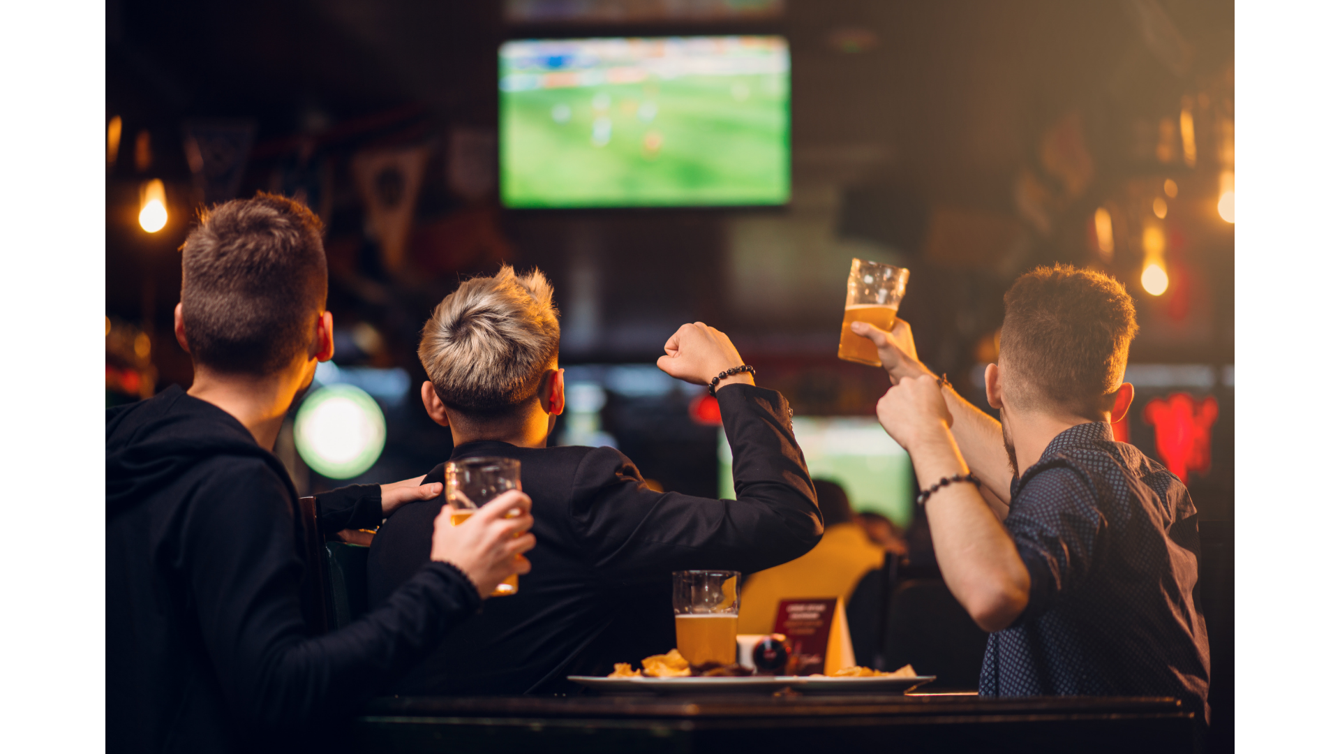 Bác sĩ ơi: Thức khuya xem World Cup, coi chừng đột quỵ! - Ảnh 1.
