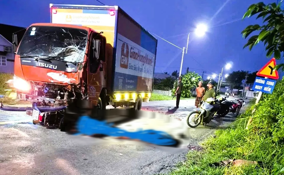 Tây Ninh: Tai nạn đặc biệt nghiêm trọng, 3 thanh niên tử vong tại chỗ - Ảnh 1.