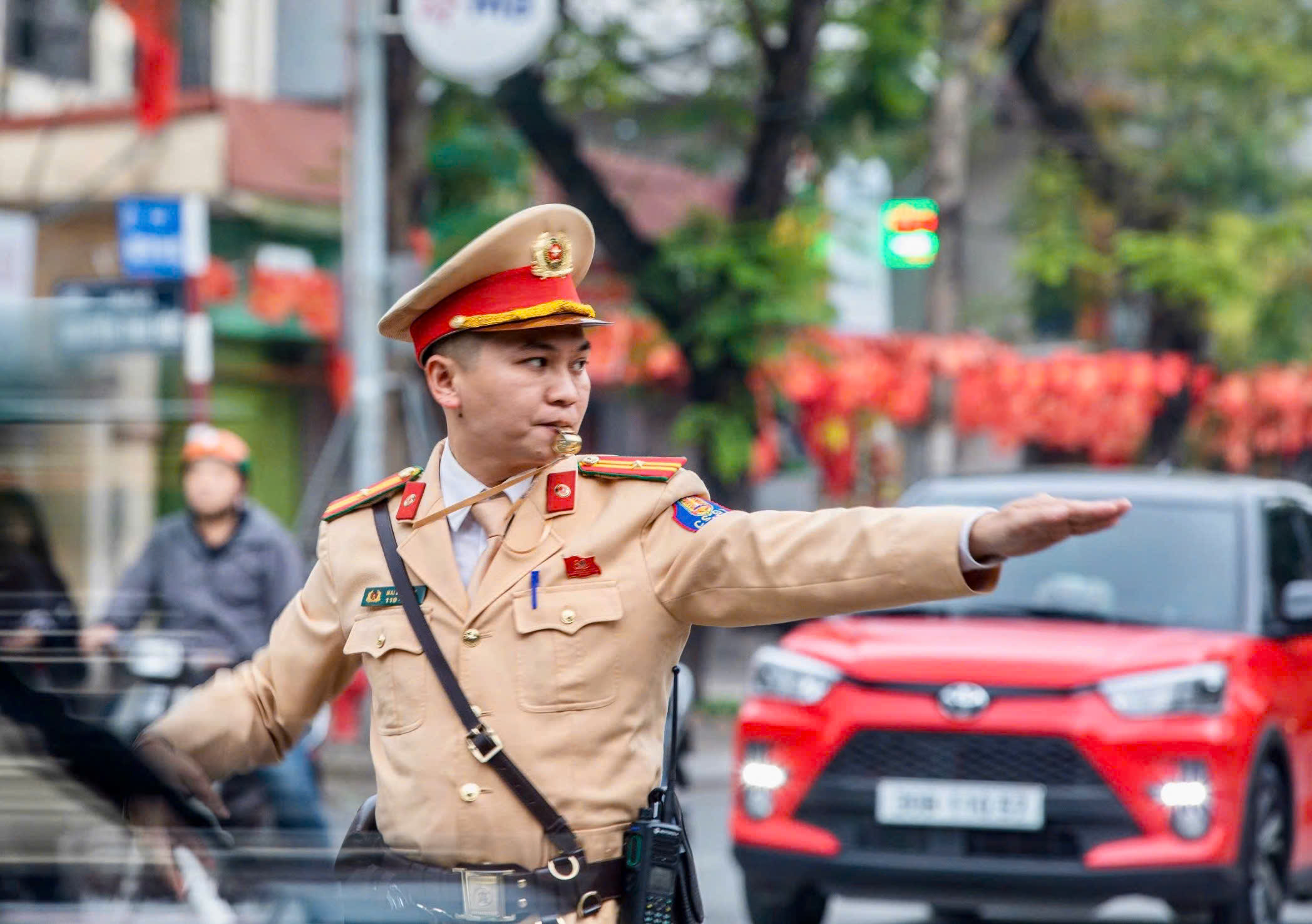 Công an Hà Nội phân luồng phục vụ Đại hội Đoàn toàn quốc lần thứ XIII- Ảnh 1.