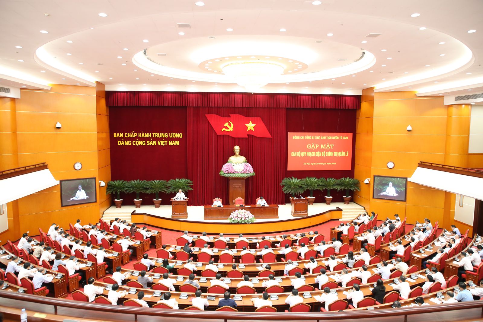 Tổng Bí thư, Chủ tịch nước: Gắn sử dụng với bảo vệ và sàng lọc cán bộ - Ảnh 2.
