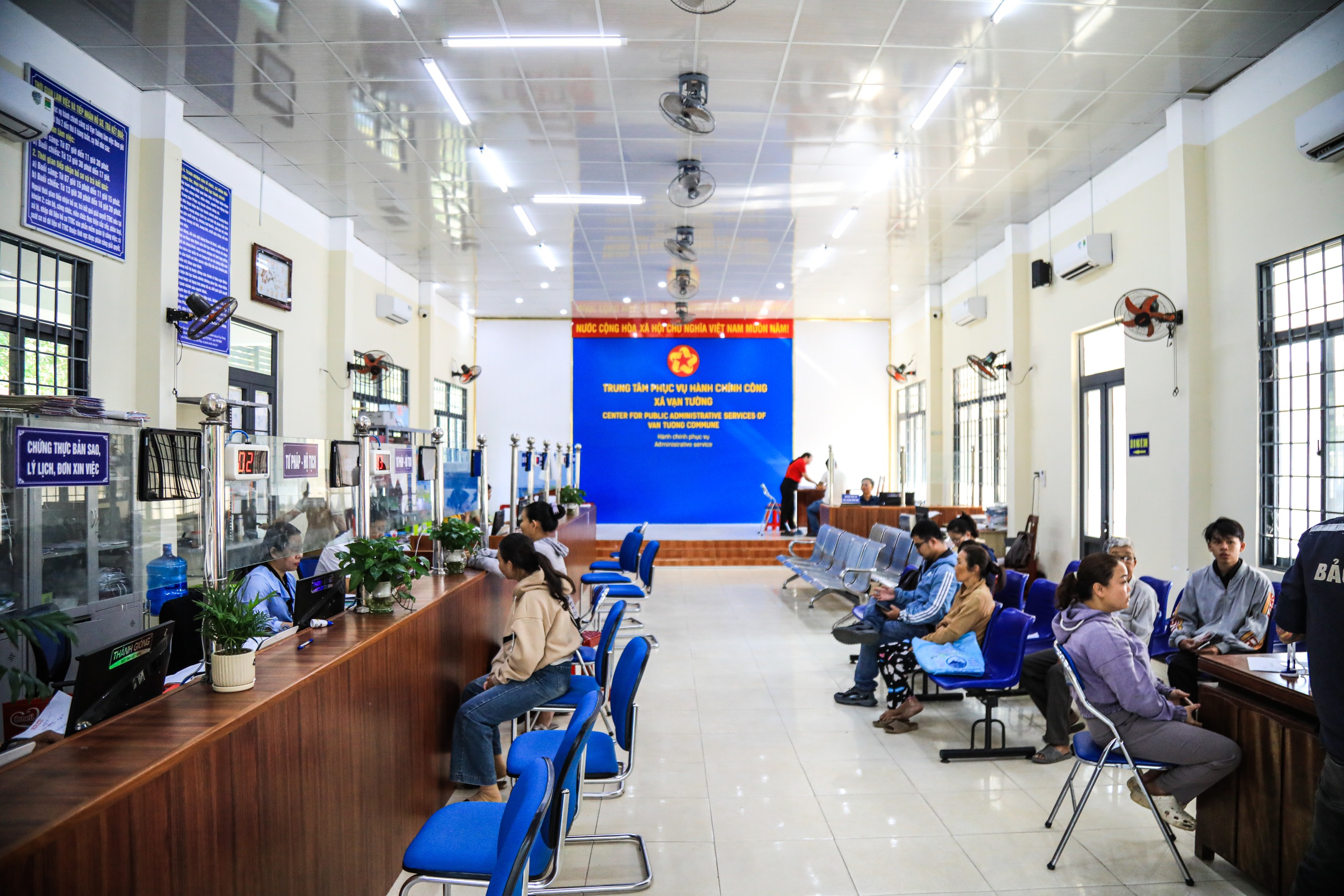 Quảng Ngãi: Tạm dừng bổ nhiệm, bổ sung cấp ủy và điều động cán bộ- Ảnh 1.