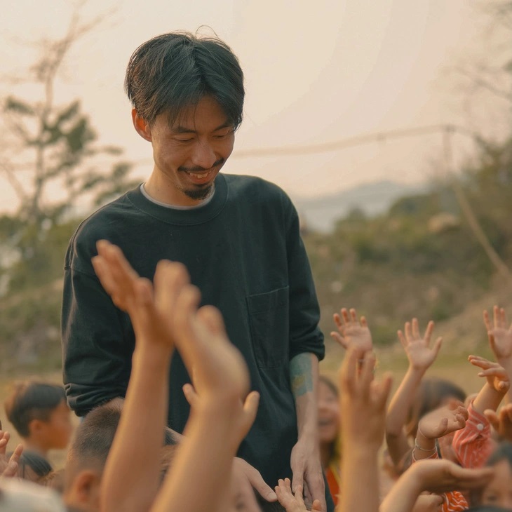 Rapper Đen Vâu: Sống đẹp không phải điều gì cao xa lấp lánh - Ảnh 1.