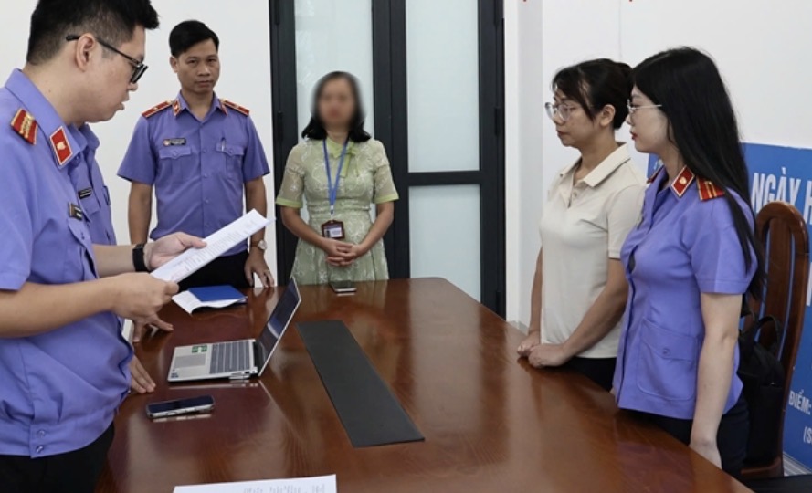 Cựu kiểm s&aacute;t vi&ecirc;n bị bắt v&igrave; l&agrave;m sai lệch hồ sơ vụ &aacute;n- Ảnh 1.