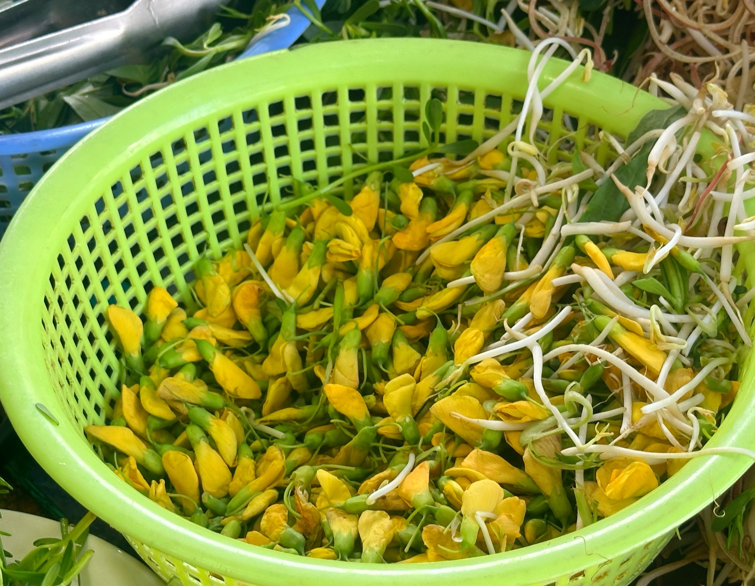 Ăn bún cá Châu Đốc nổi tiếng trung tâm TP.HCM, tìm giai thoại 'ngày xửa ngày xưa' - Ảnh 7.