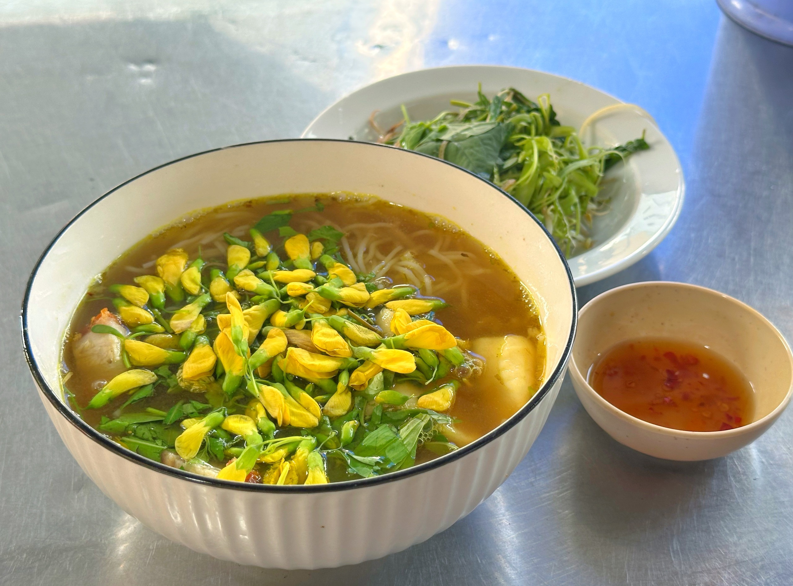 Ăn b&uacute;n c&aacute; Ch&acirc;u Đốc nổi tiếng trung t&acirc;m TP.HCM, t&igrave;m giai thoại 'ng&agrave;y xửa ng&agrave;y xưa' - Ảnh 1.