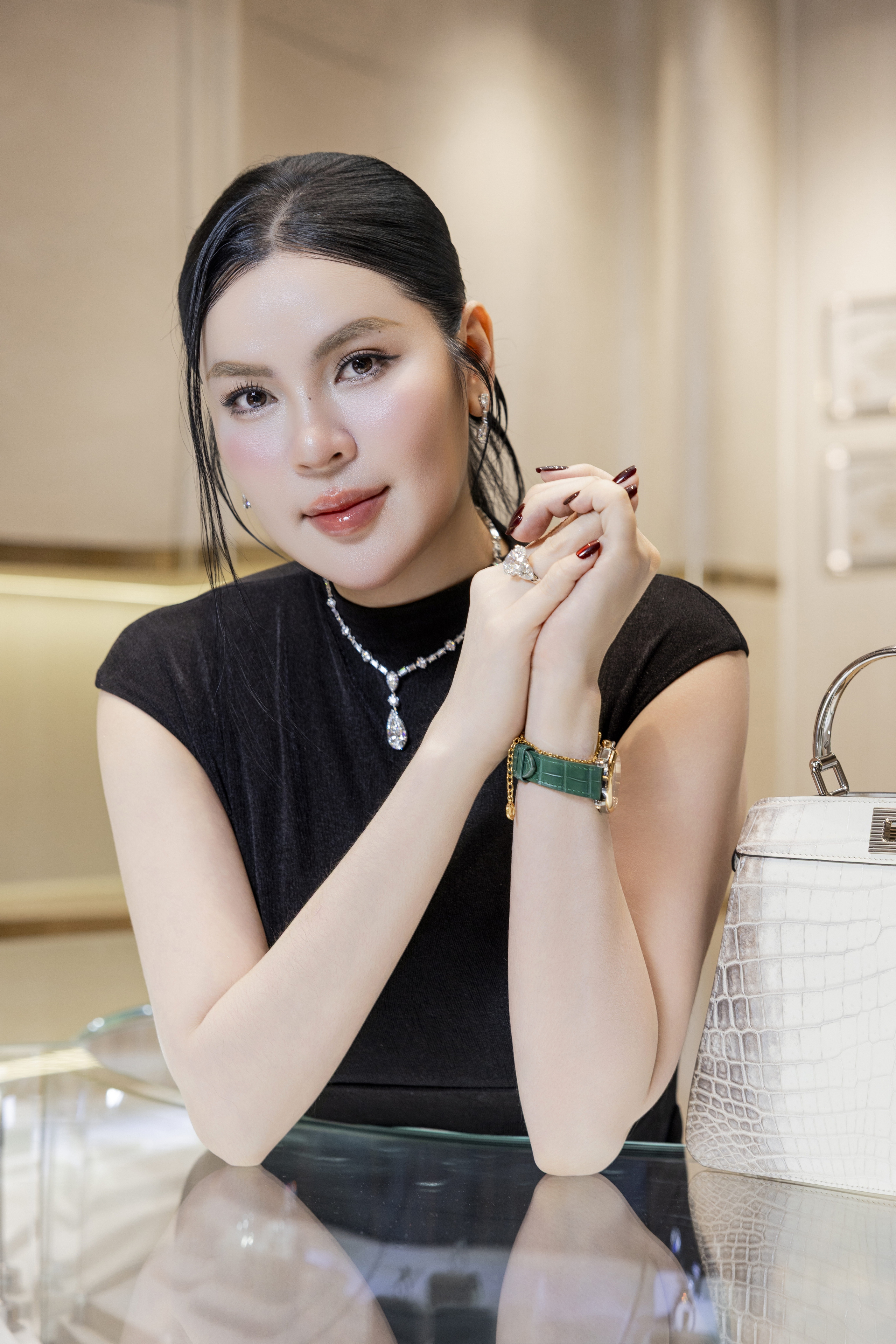 Phương Trinh Jolie rạng rỡ đến ủng hộ chồng k&eacute;m tuổi lấn s&acirc;n sang kinh doanh - Ảnh 3.