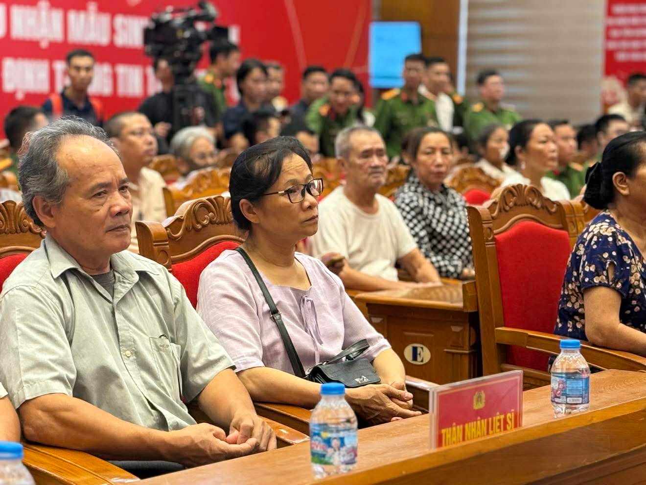 Bộ Công an hướng dẫn chi tiết quy trình lấy mẫu ADN tìm danh tính liệt sĩ- Ảnh 2.