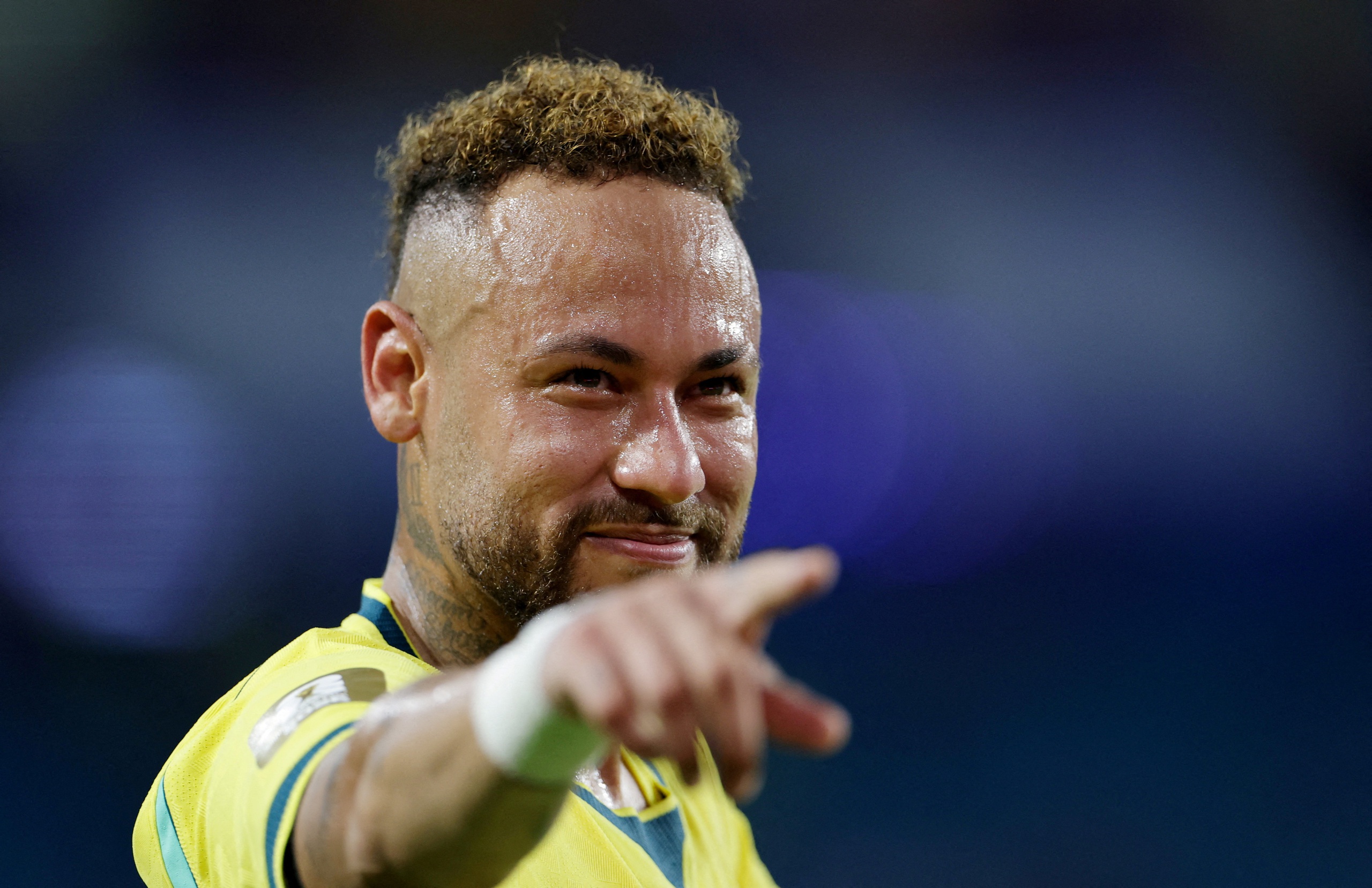 Sau gần 1.000 ngày, Neymar bật khóc khi được ra sân từ ghế dự bị trận  Brazil thắng Scotland