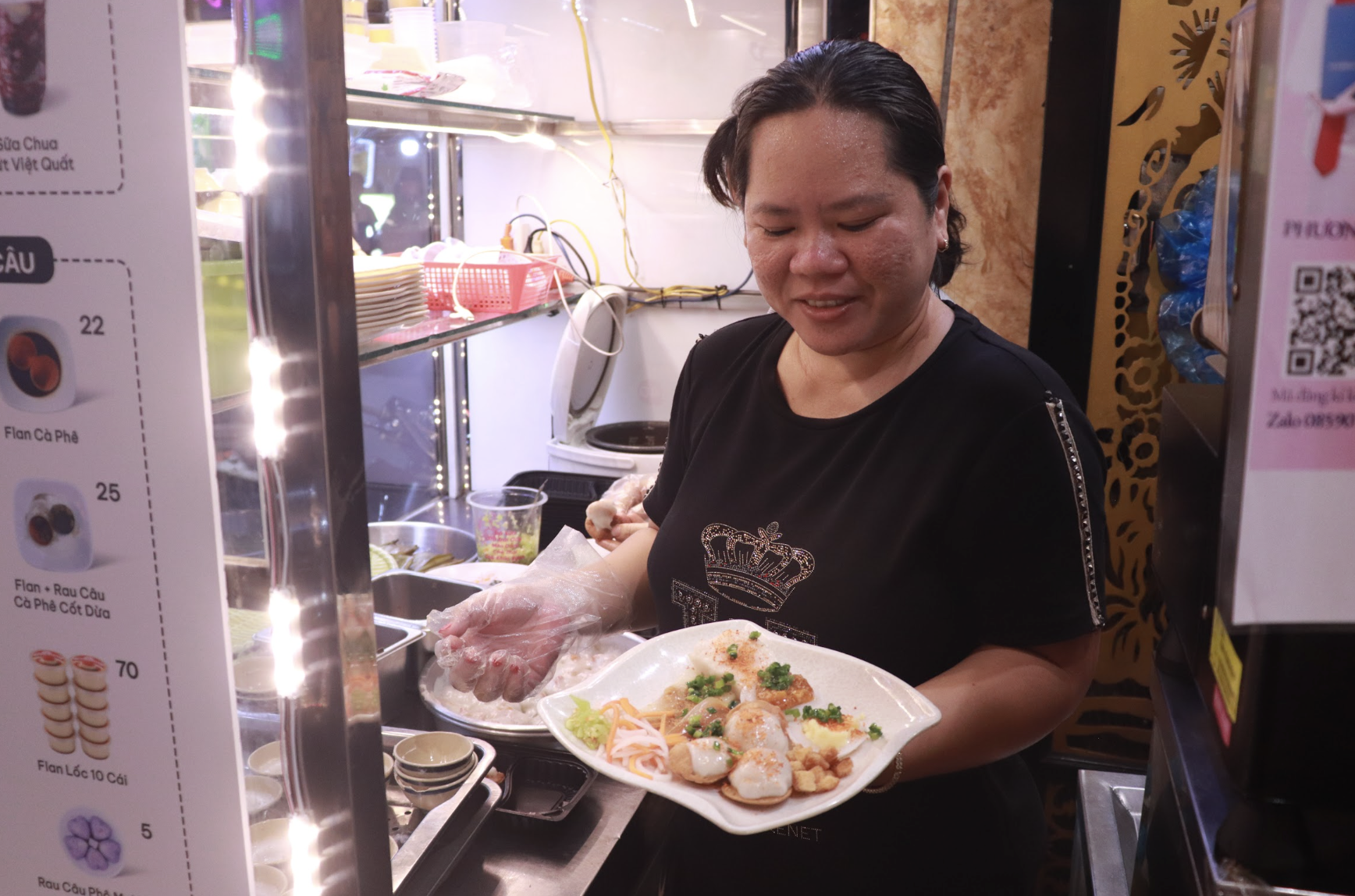 B&aacute;nh ram &iacute;t xứ Huế g&acirc;y b&atilde;o mạng quốc tế, qu&aacute;n ở TP.HCM kh&aacute;ch &ugrave;n &ugrave;n đến - Ảnh 2.