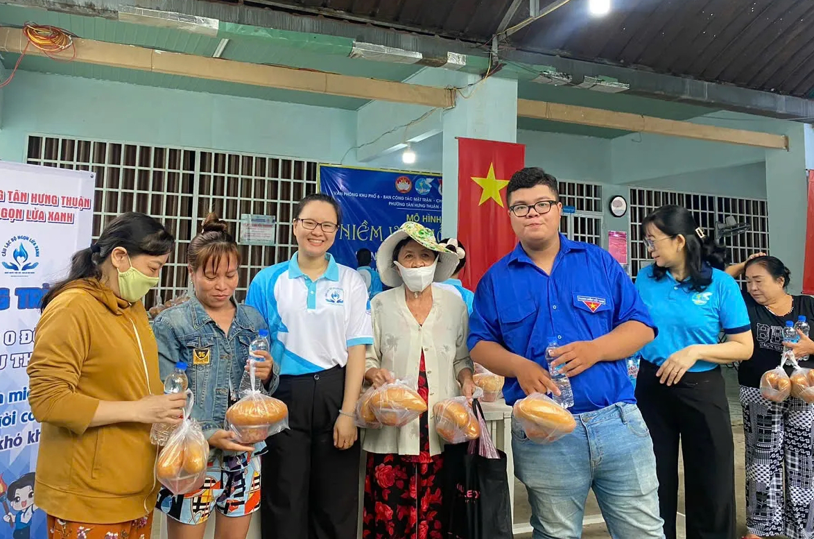 Hai người trẻ, một m&agrave;u &aacute;o xanh v&agrave; h&agrave;nh tr&igrave;nh sống v&igrave; cộng đồng - Ảnh 6.