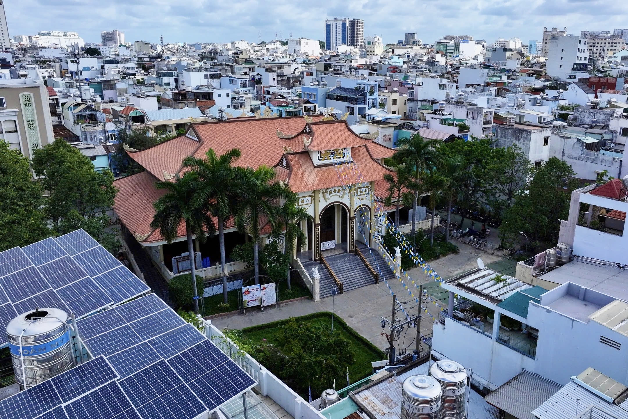 Nh&agrave; thờ T&acirc;n H&ograve;a kiến tr&uacute;c thuần Việt 'độc nhất' trung t&acirc;m TP.HCM- Ảnh 11.