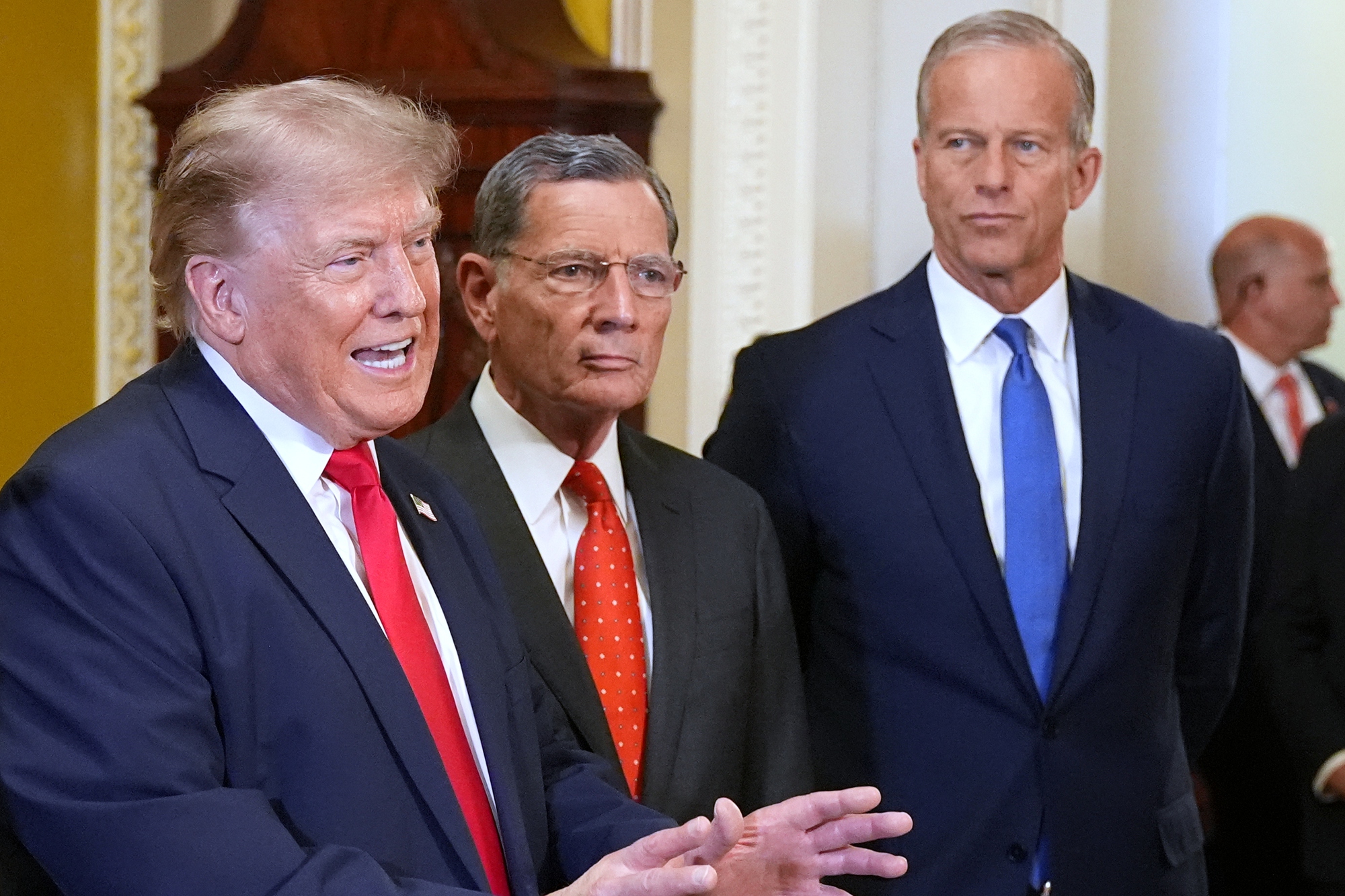 Căng thẳng giữa Tổng thống Trump v&agrave; nội bộ đảng Cộng h&ograve;a  - Ảnh 1.
