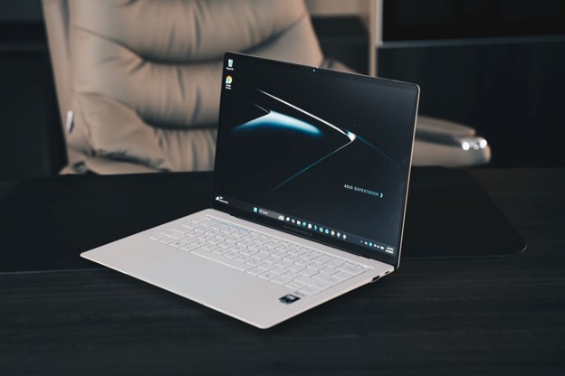Điện thoại &lsquo;Ultra&rsquo; đ&atilde; qu&aacute; quen thuộc, vậy laptop &lsquo;Ultra&rsquo; sẽ như thế n&agrave;o? - Ảnh 1.