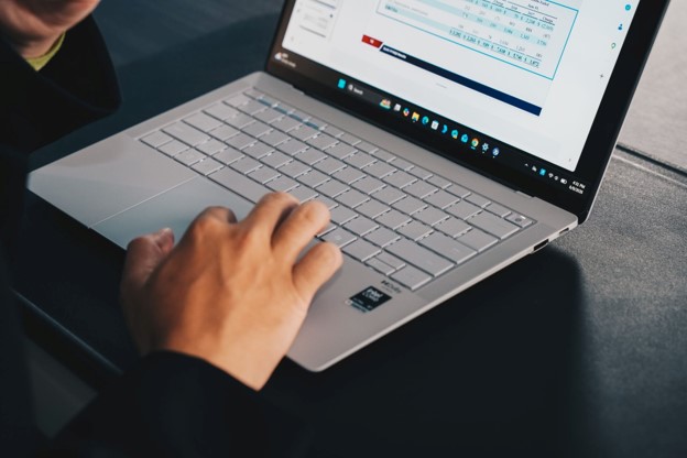 Điện thoại &lsquo;Ultra&rsquo; đ&atilde; qu&aacute; quen thuộc, vậy laptop &lsquo;Ultra&rsquo; sẽ như thế n&agrave;o? - Ảnh 4.
