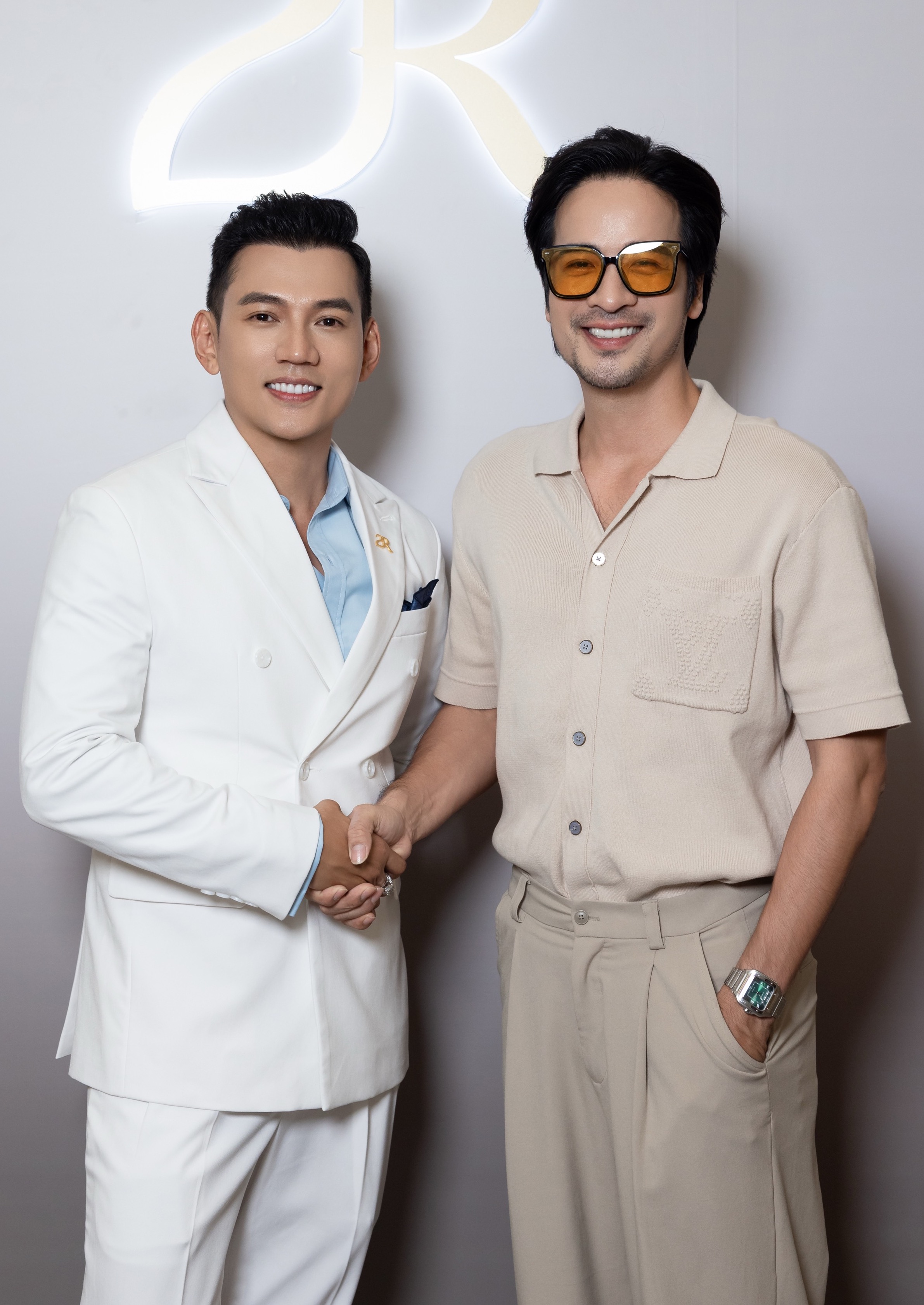Phương Trinh Jolie rạng rỡ đến ủng hộ chồng k&eacute;m tuổi lấn s&acirc;n sang kinh doanh - Ảnh 8.