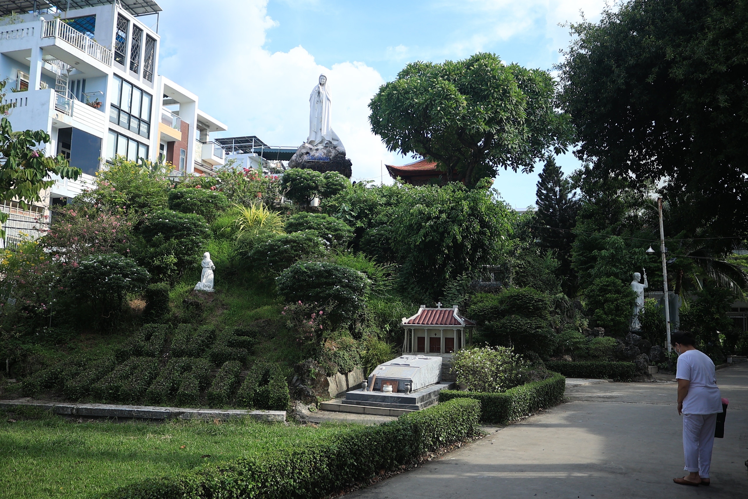 Nh&agrave; thờ T&acirc;n H&ograve;a kiến tr&uacute;c thuần Việt 'độc nhất' trung t&acirc;m TP.HCM- Ảnh 5.
