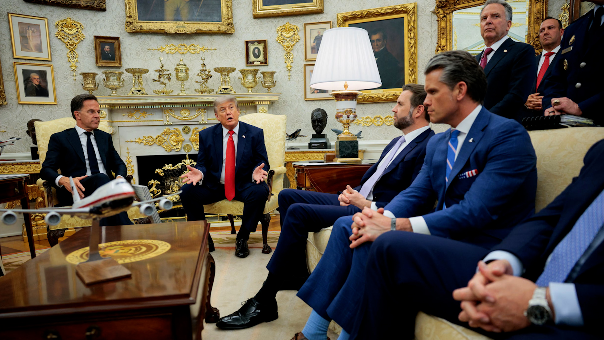 NATO t&igrave;m c&aacute;ch xoa dịu căng thẳng với &ocirc;ng Trump về vấn đề Iran - Ảnh 1.