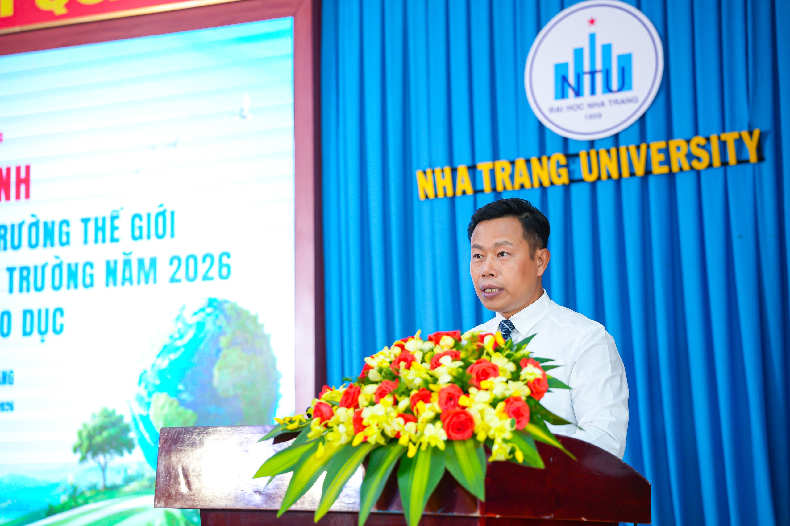 Bộ GD-ĐT phát động phong trào sống xanh trong trường học - Ảnh 1.
