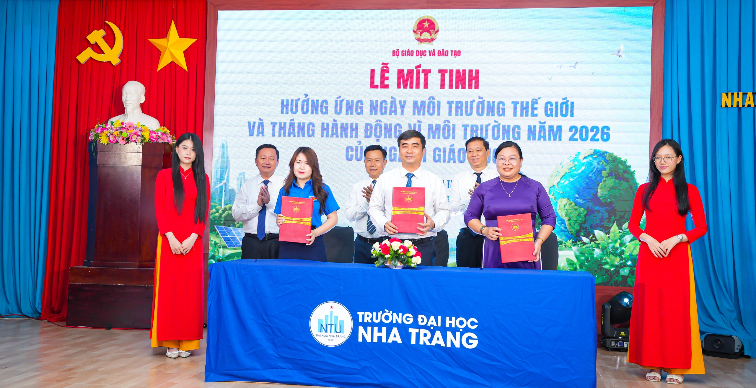 Bộ GD-ĐT phát động phong trào sống xanh trong trường học - Ảnh 3.