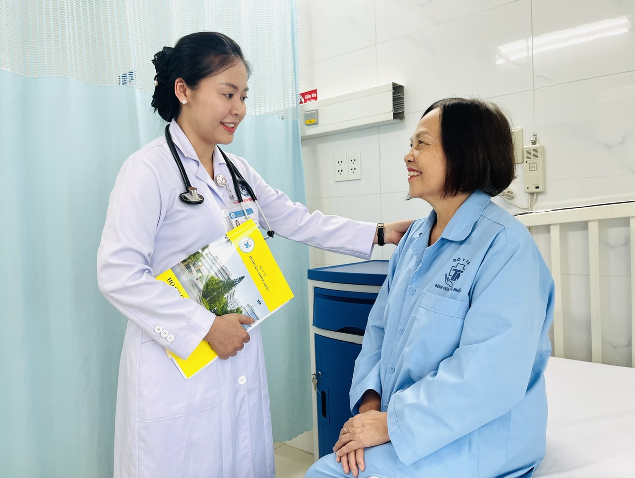 Từ ngày 1.7, mỗi người dân TP.HCM chính thức có hồ sơ sức khỏe điện tử - Ảnh 2.