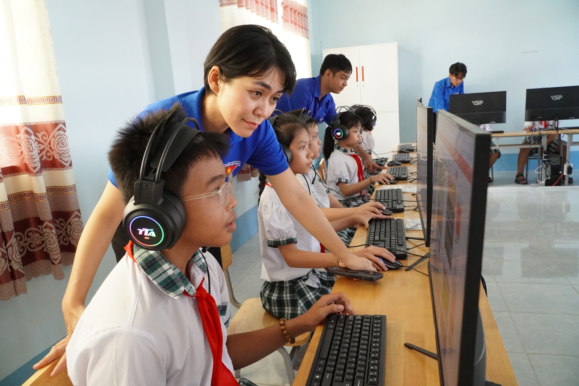 M&oacute;n qu&agrave; khiến học sinh nghỉ h&egrave; vẫn th&iacute;ch đến trường - Ảnh 1.