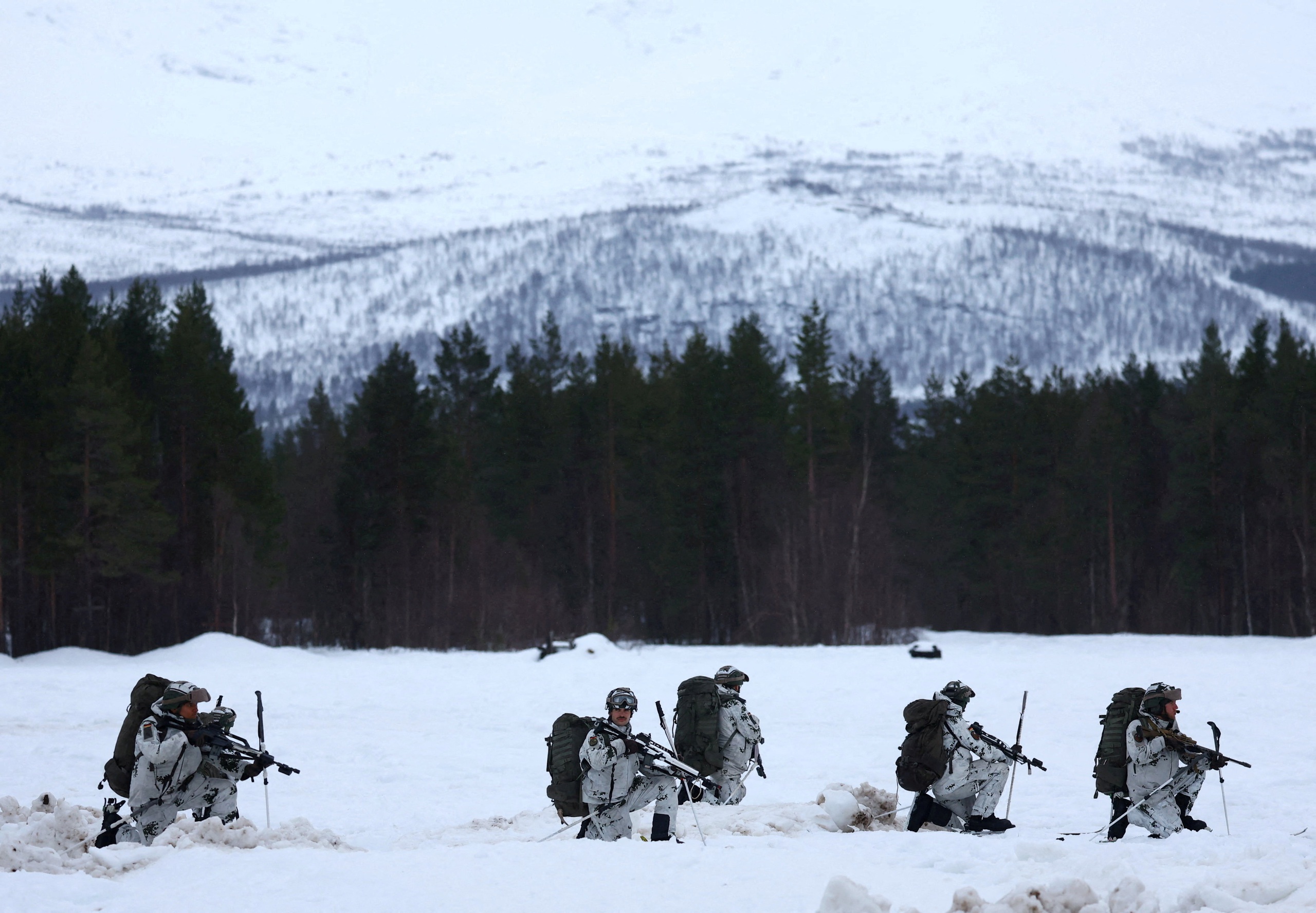 NATO tăng cường qu&acirc;n sự ở Bắc Cực - Ảnh 1.