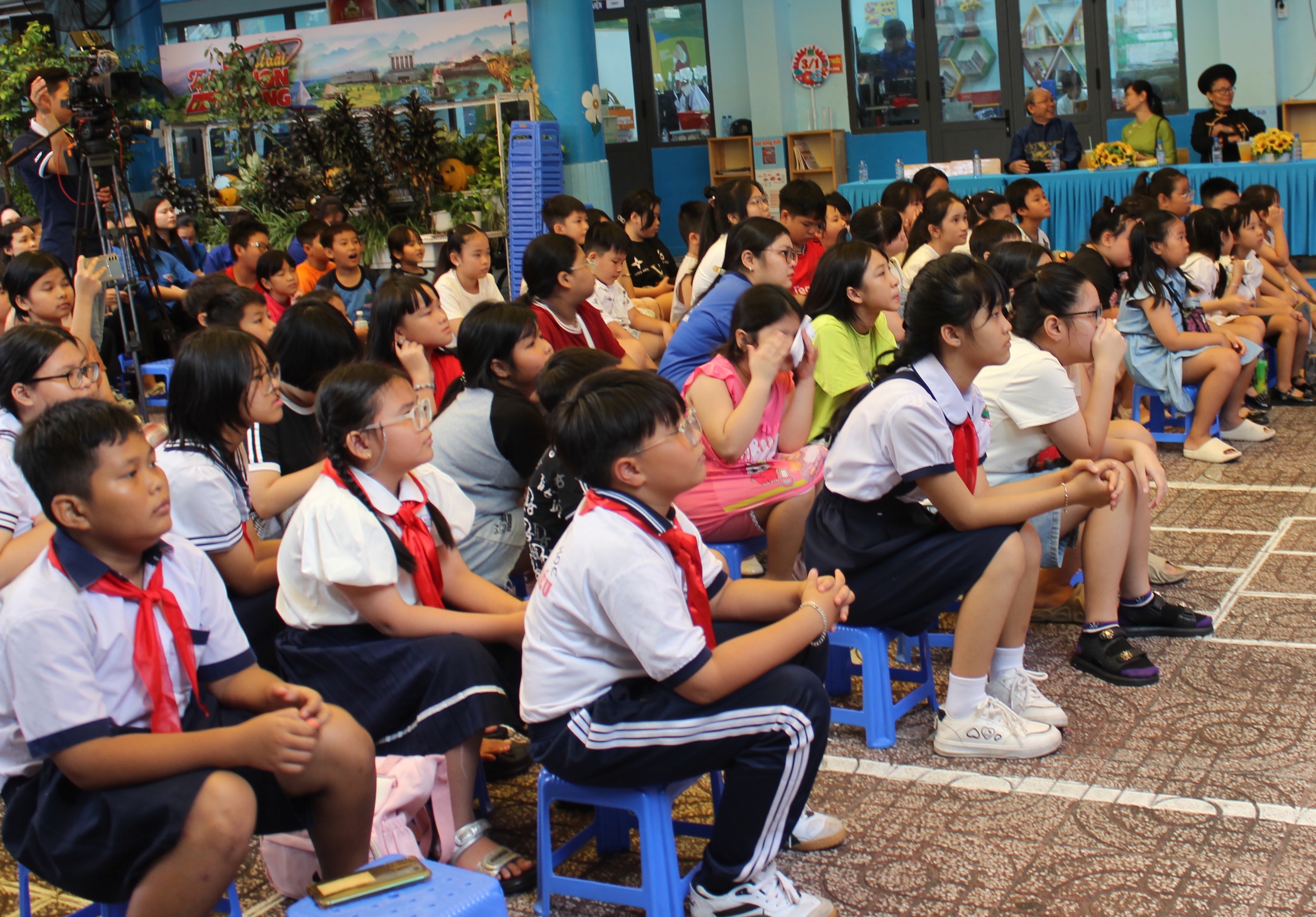 Xếp h&agrave;ng l&agrave;m b&aacute;nh d&acirc;n gian ở ng&agrave;y hội Em y&ecirc;u văn h&oacute;a Việt - Ảnh 6.