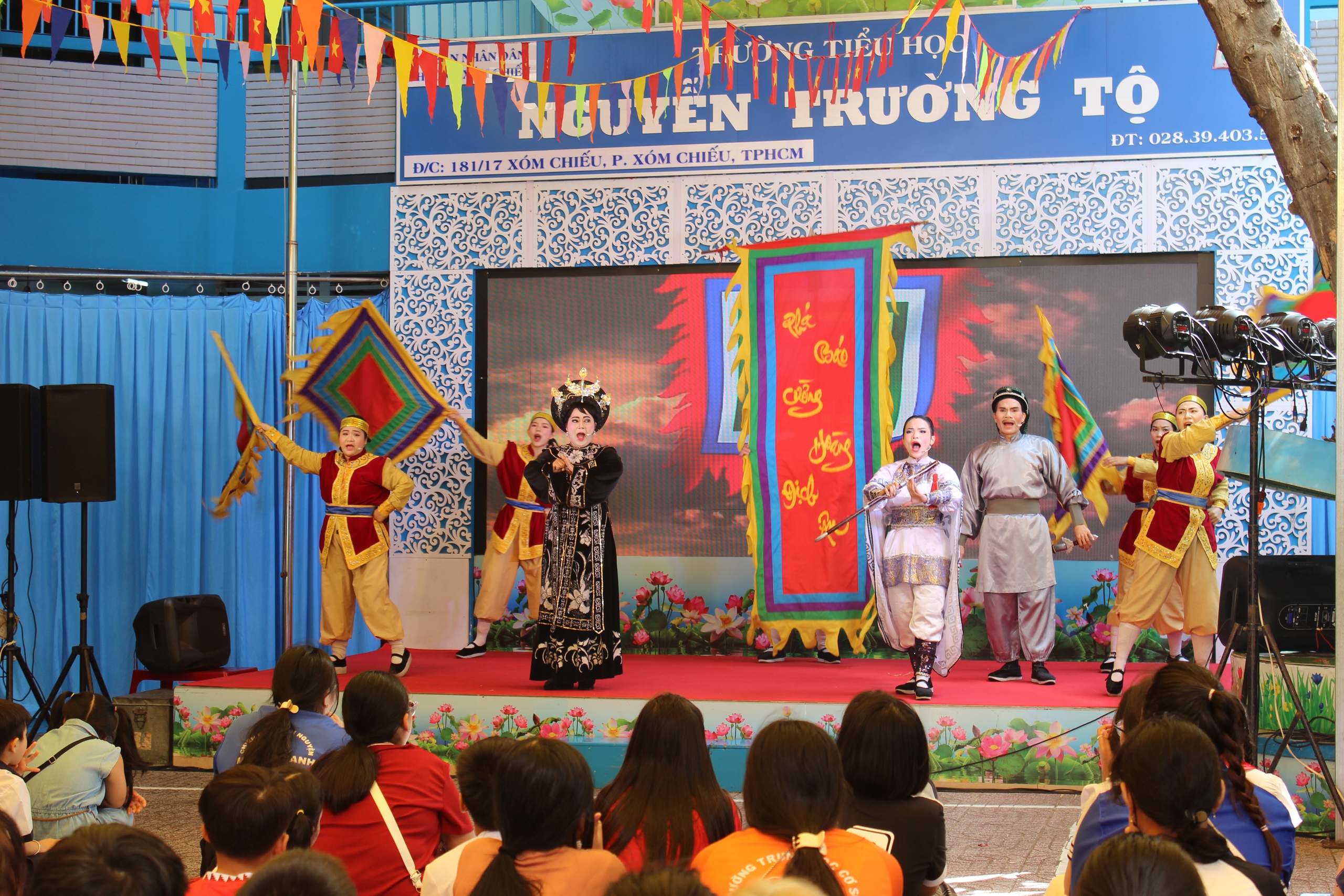 Xếp h&agrave;ng l&agrave;m b&aacute;nh d&acirc;n gian ở ng&agrave;y hội Em y&ecirc;u văn h&oacute;a Việt - Ảnh 7.