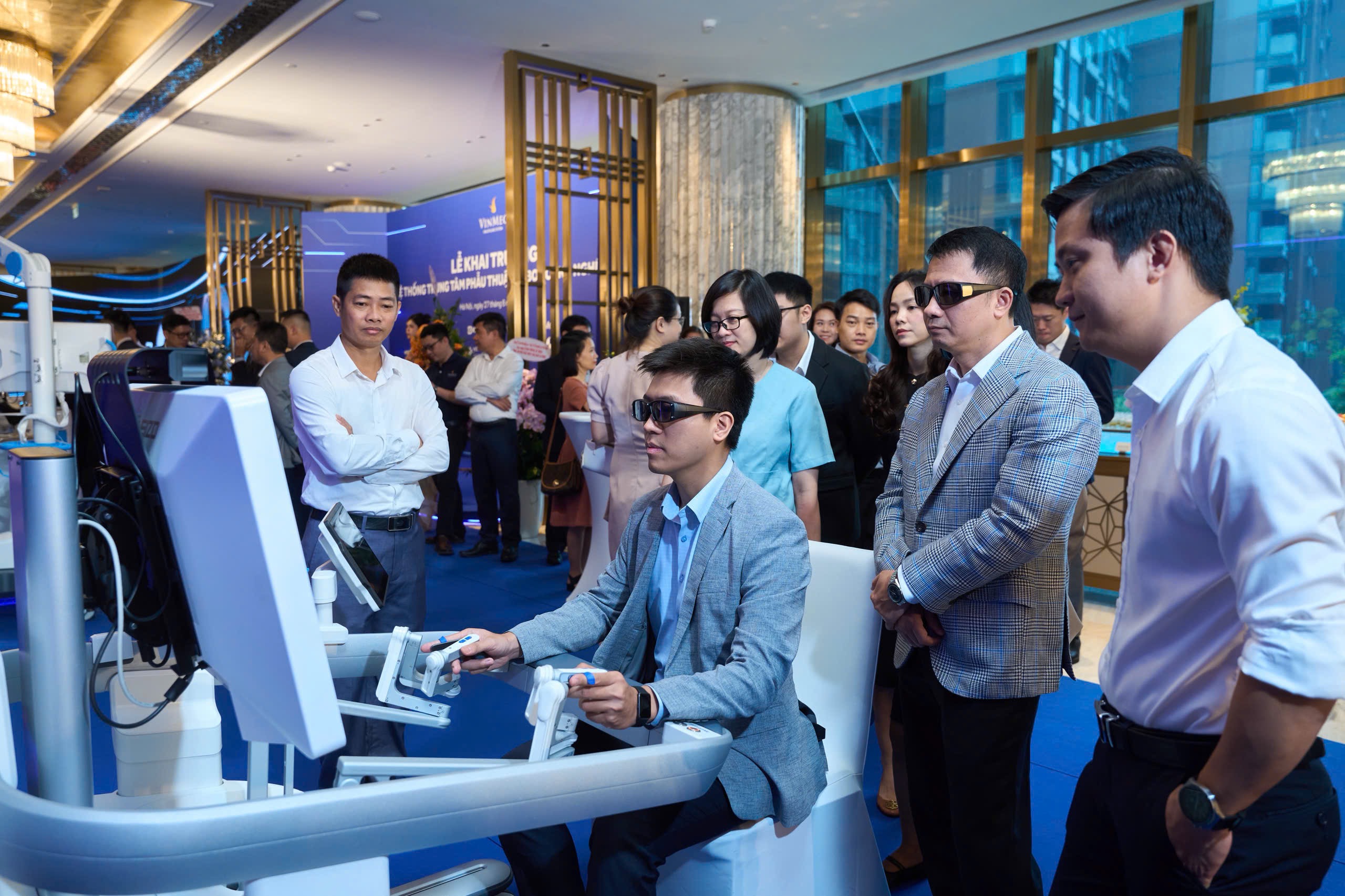 Lần đầu tiên Việt Nam có trung tâm phẫu thuật Robot công nghệ cao- Ảnh 3.