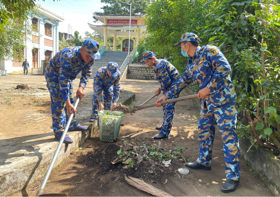 Lữ đoàn 954 Hải quân bàn giao nhà, tặng quà gia đình chính sách ở Khánh Hòa- Ảnh 3.