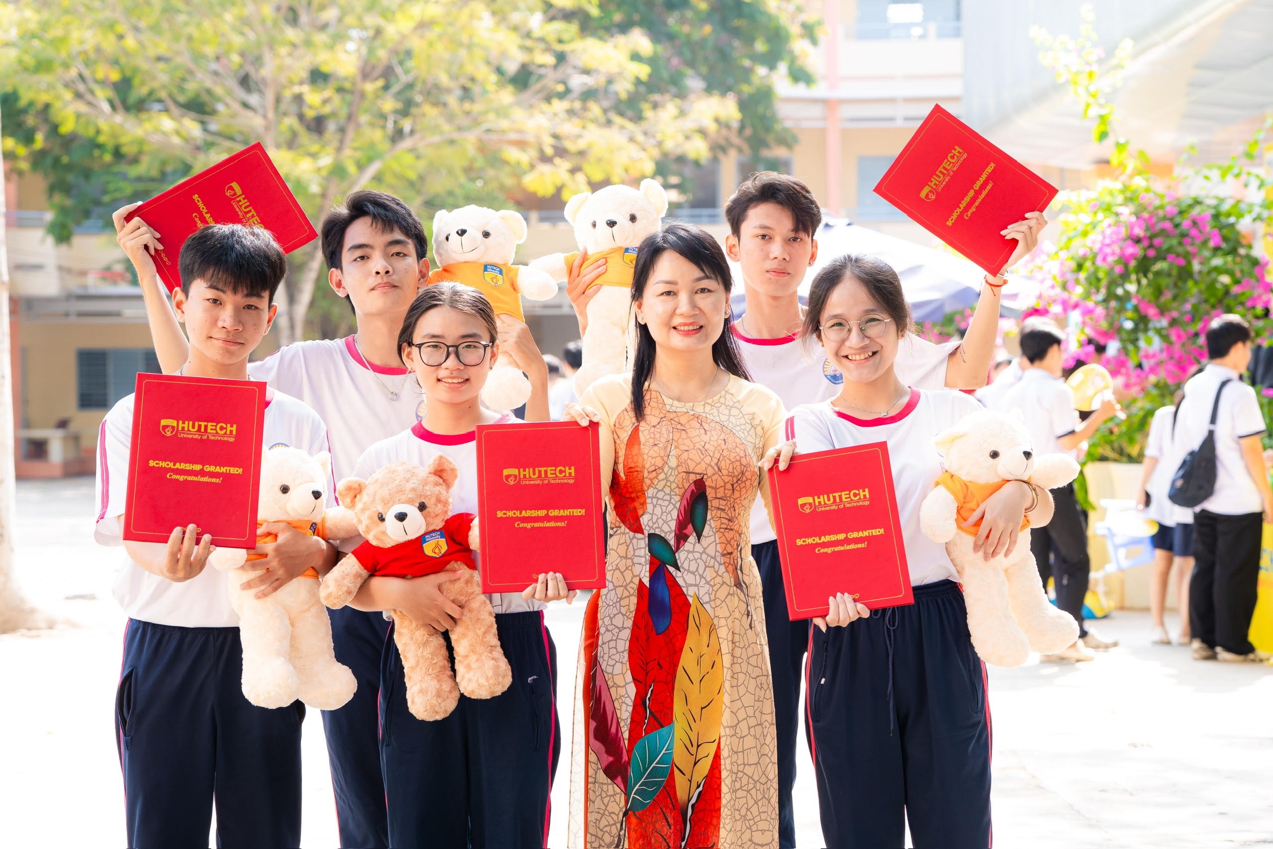 HUTECH c&ocirc;ng bố ch&iacute;nh s&aacute;ch học ph&iacute;, triển khai học bổng đến 100% to&agrave;n kh&oacute;a - Ảnh 2.