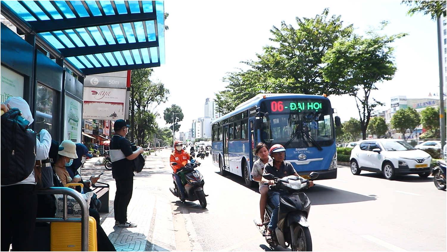 Xe bu&yacute;t TP.HCM miễn ph&iacute; từ 1.7, người d&acirc;n h&aacute;o hức nhưng vẫn chờ  - Ảnh 1.