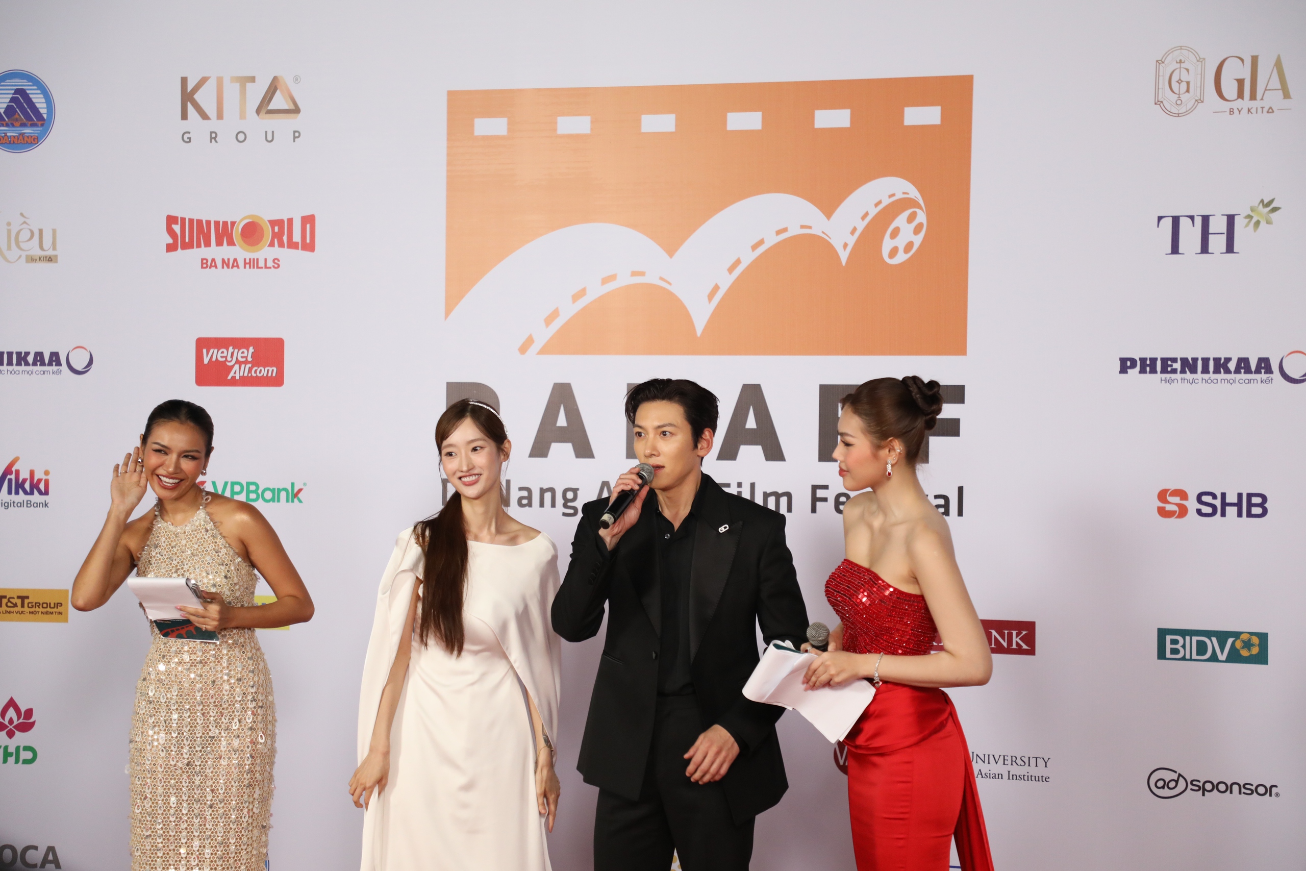 T&agrave;i tử H&agrave;n Quốc Ji Chang Wook c&ugrave;ng d&agrave;n sao 'đốt ch&aacute;y' thảm đỏ DANAFF IV- Ảnh 2.
