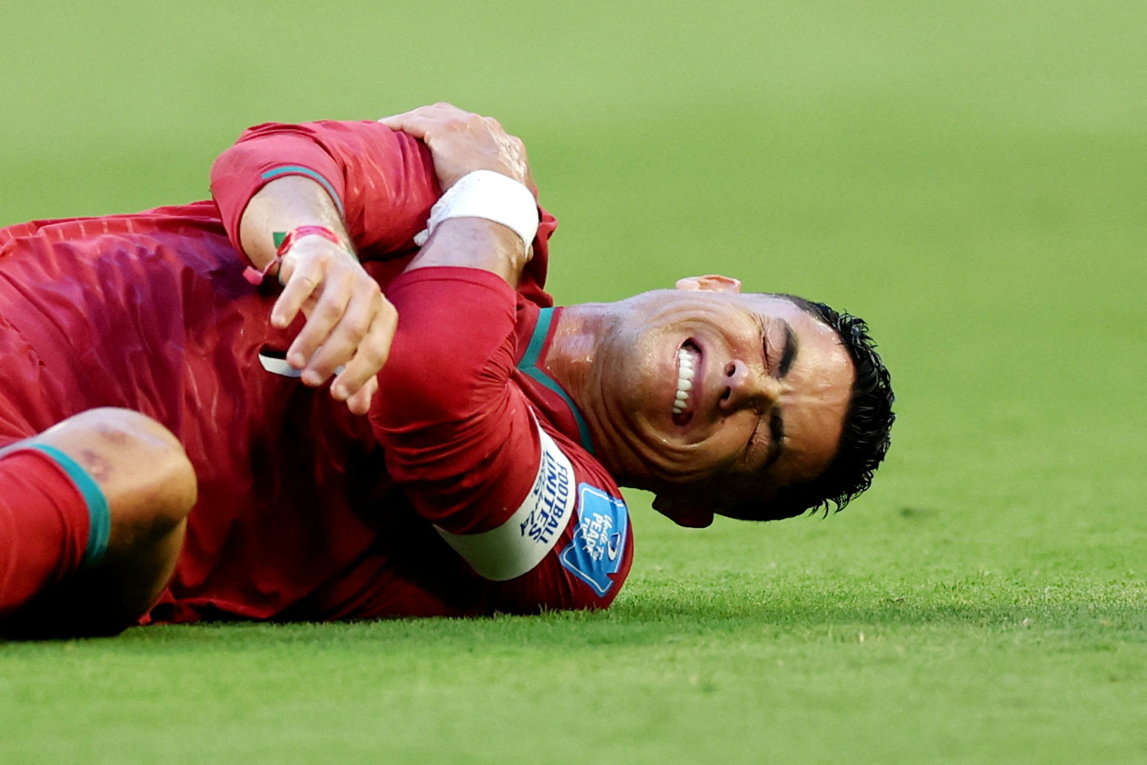 Nỗi buồn kh&oacute; tả của Ronaldo: Nhạt nh&ograve;a, điểm thấp v&agrave; bị mỉa mai- Ảnh 4.