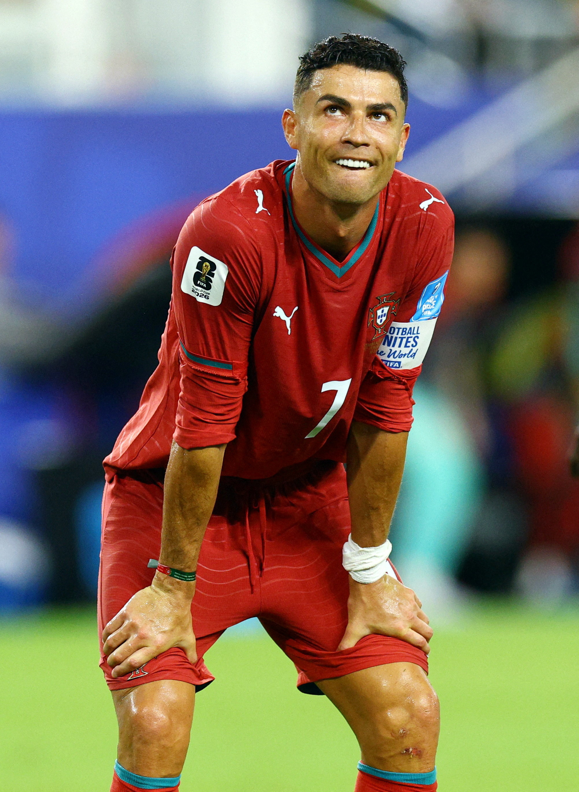 Nỗi buồn kh&oacute; tả của Ronaldo: Nhạt nh&ograve;a, điểm thấp v&agrave; bị mỉa mai- Ảnh 6.