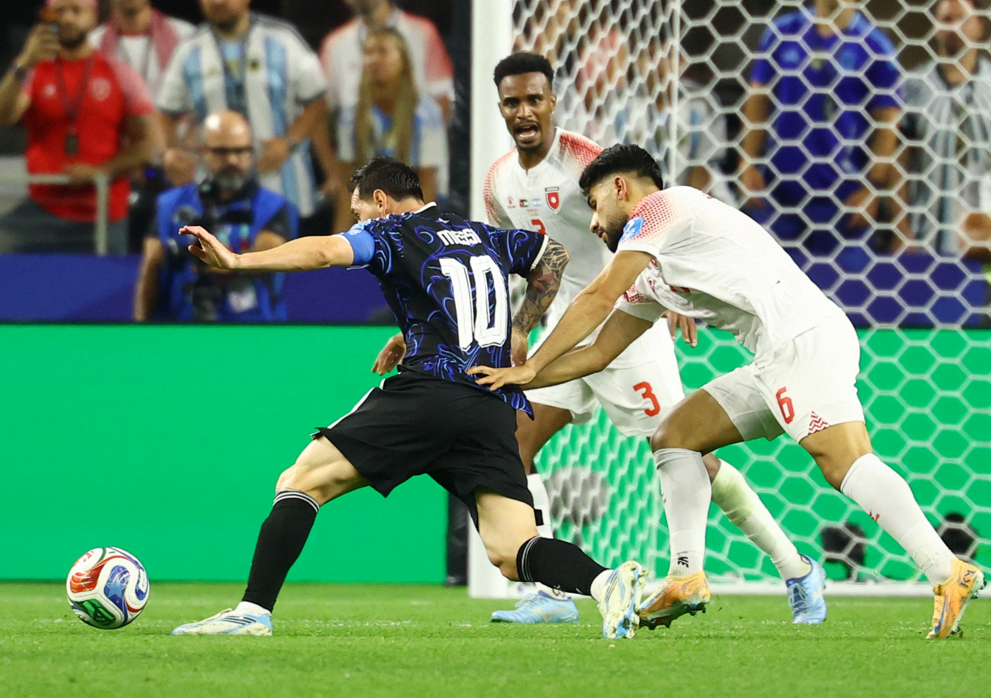 Messi chỉ mất 20 ph&uacute;t để lập th&ecirc;m kỷ lục World Cup: Si&ecirc;u phẩm đẹp như tranh vẽ- Ảnh 3.