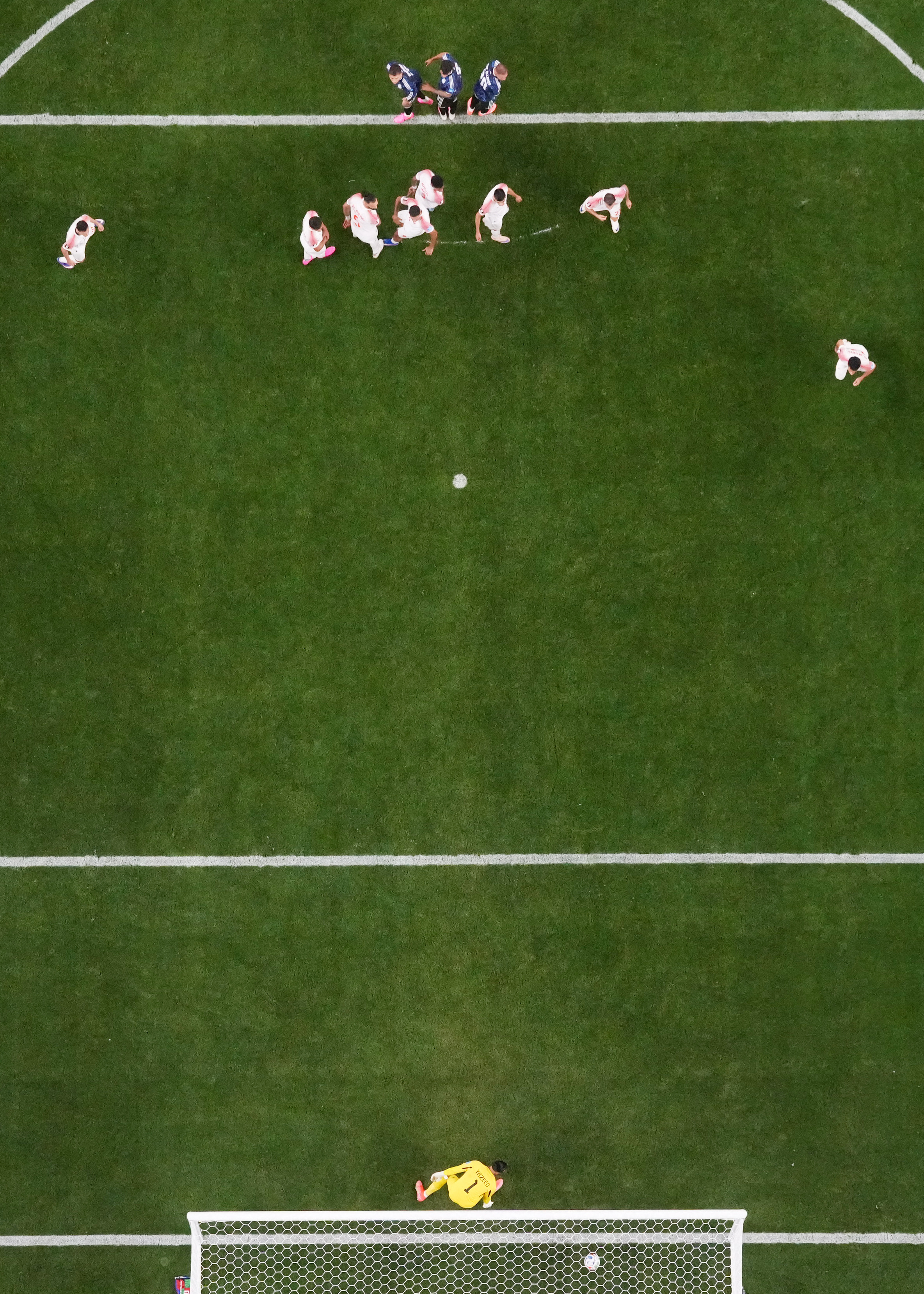 Messi chỉ mất 20 ph&uacute;t để lập th&ecirc;m kỷ lục World Cup: Si&ecirc;u phẩm đẹp như tranh vẽ- Ảnh 5.