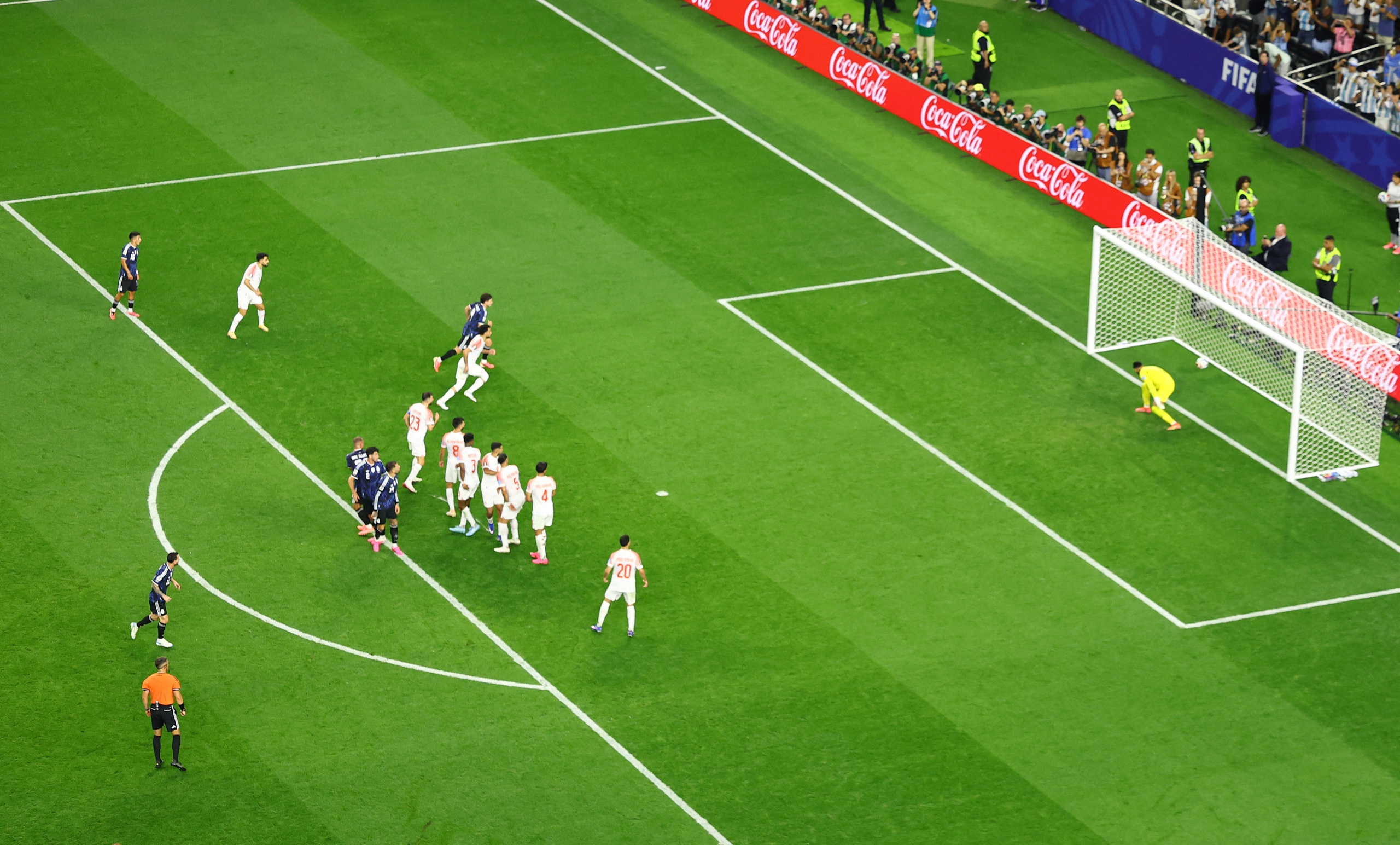 Messi chỉ mất 20 ph&uacute;t để lập th&ecirc;m kỷ lục World Cup: Si&ecirc;u phẩm đẹp như tranh vẽ- Ảnh 6.