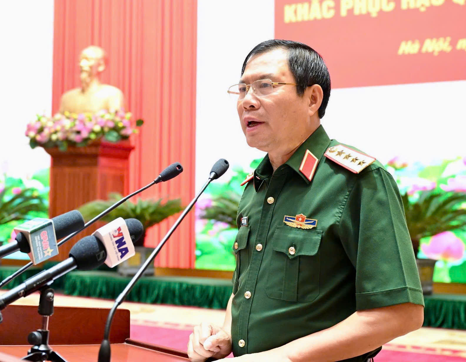 Đại tướng Nguyễn Tân Cương giao quyền 'tướng quân tại ngoại' khi cứu trợ động đất Venezuela - Ảnh 2.