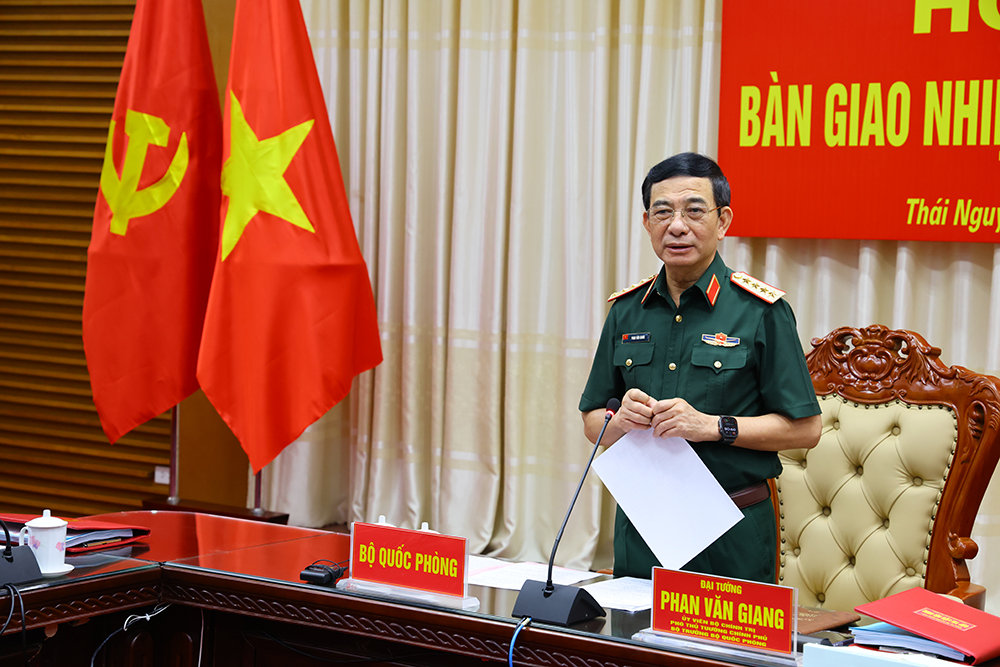 Thiếu tướng Trần Xuân Mạnh tiếp nhận nhiệm vụ Tư lệnh Quân khu 1- Ảnh 2.