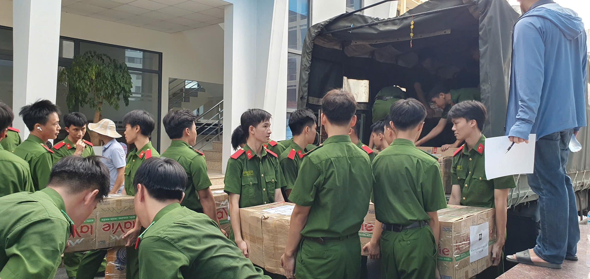 Bộ Công an cử lực lượng giúp Venezuela khắc phục hậu quả động đất - Ảnh 5.